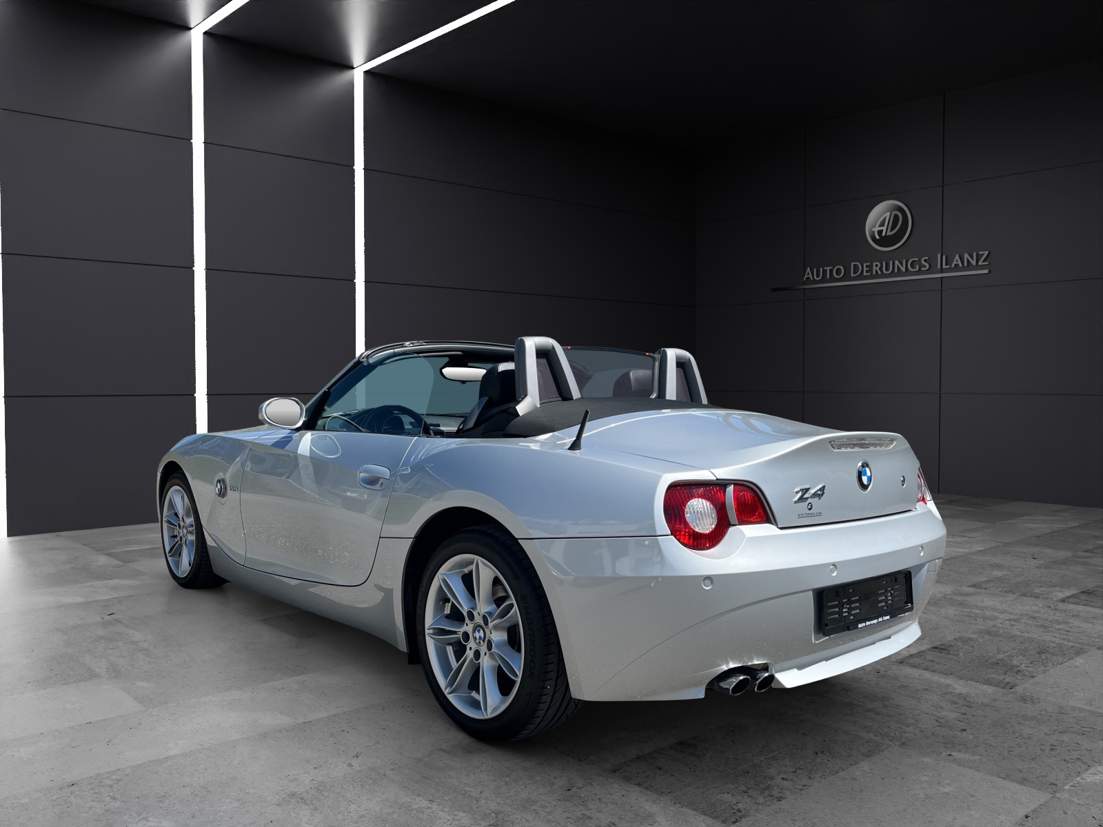 BMW Z4 2.2i Roadster-showroom-element-3