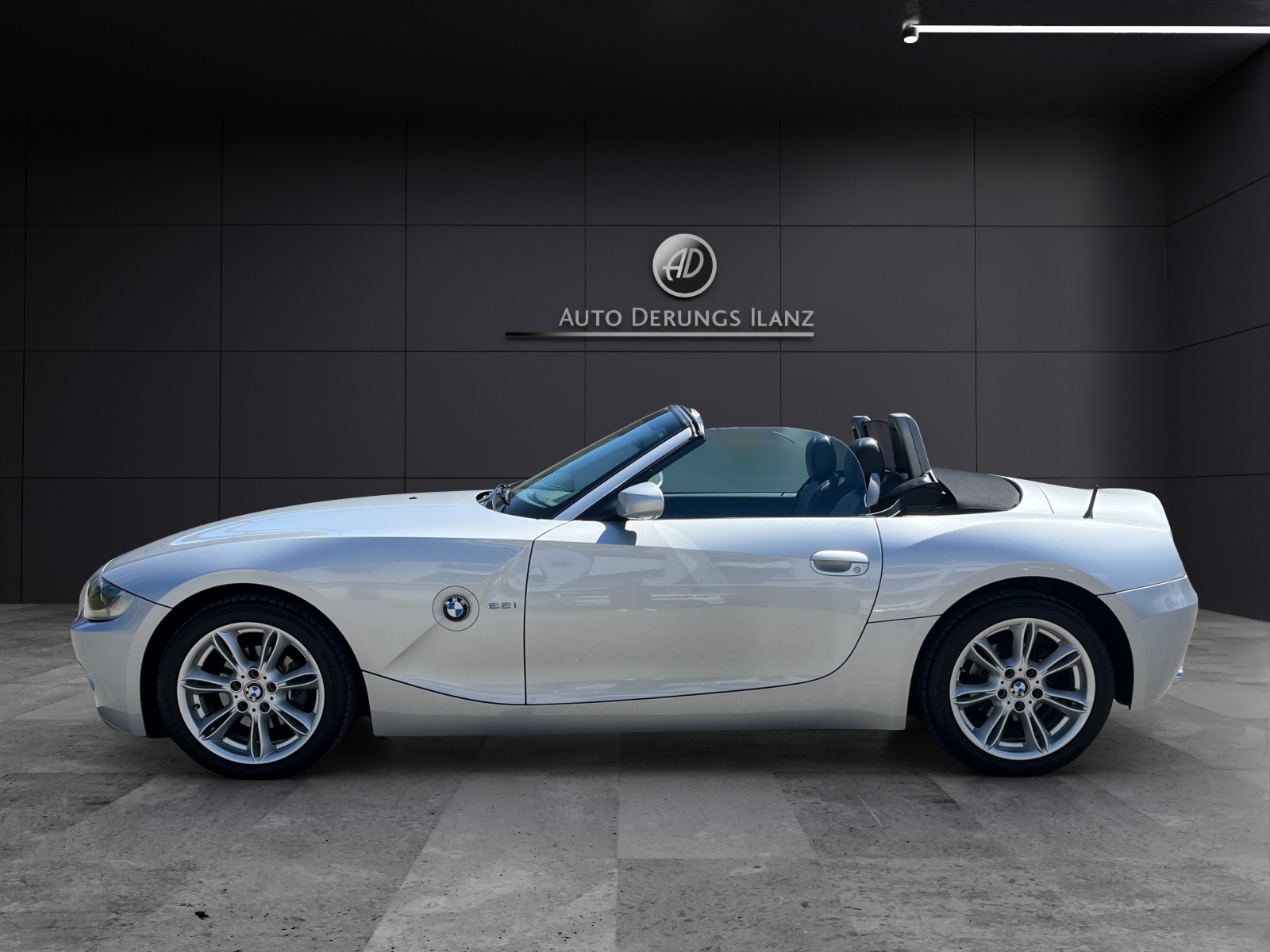 BMW Z4 2.2i Roadster-image-4
