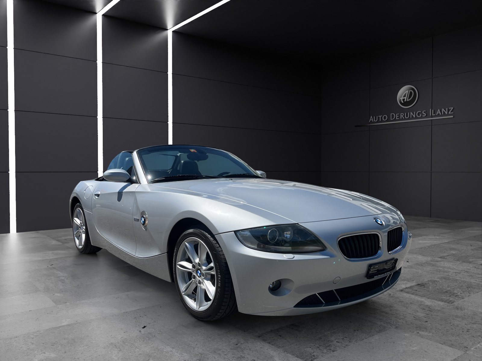 BMW Z4 2.2i Roadster-showroom-element-1
