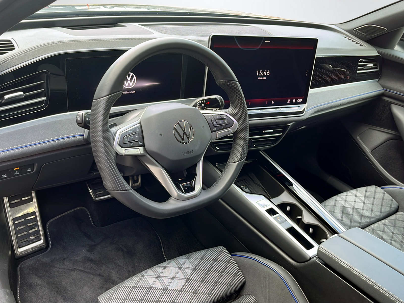 VW Passat Variant 2.0 TDI R-Line DSG 4motion-image-9