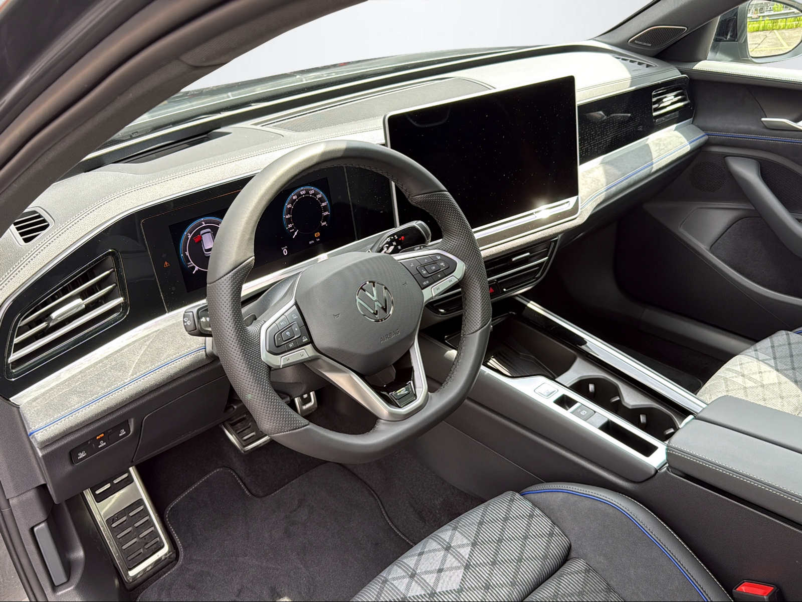VW Passat Variant 2.0 TDI R-Line DSG 4motion-image-10