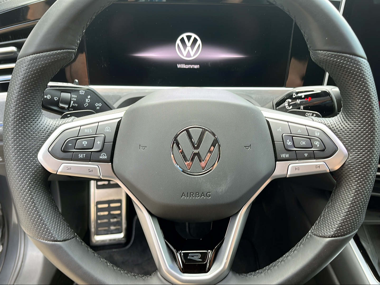 VW Passat Variant 2.0 TDI R-Line DSG 4motion-image-10