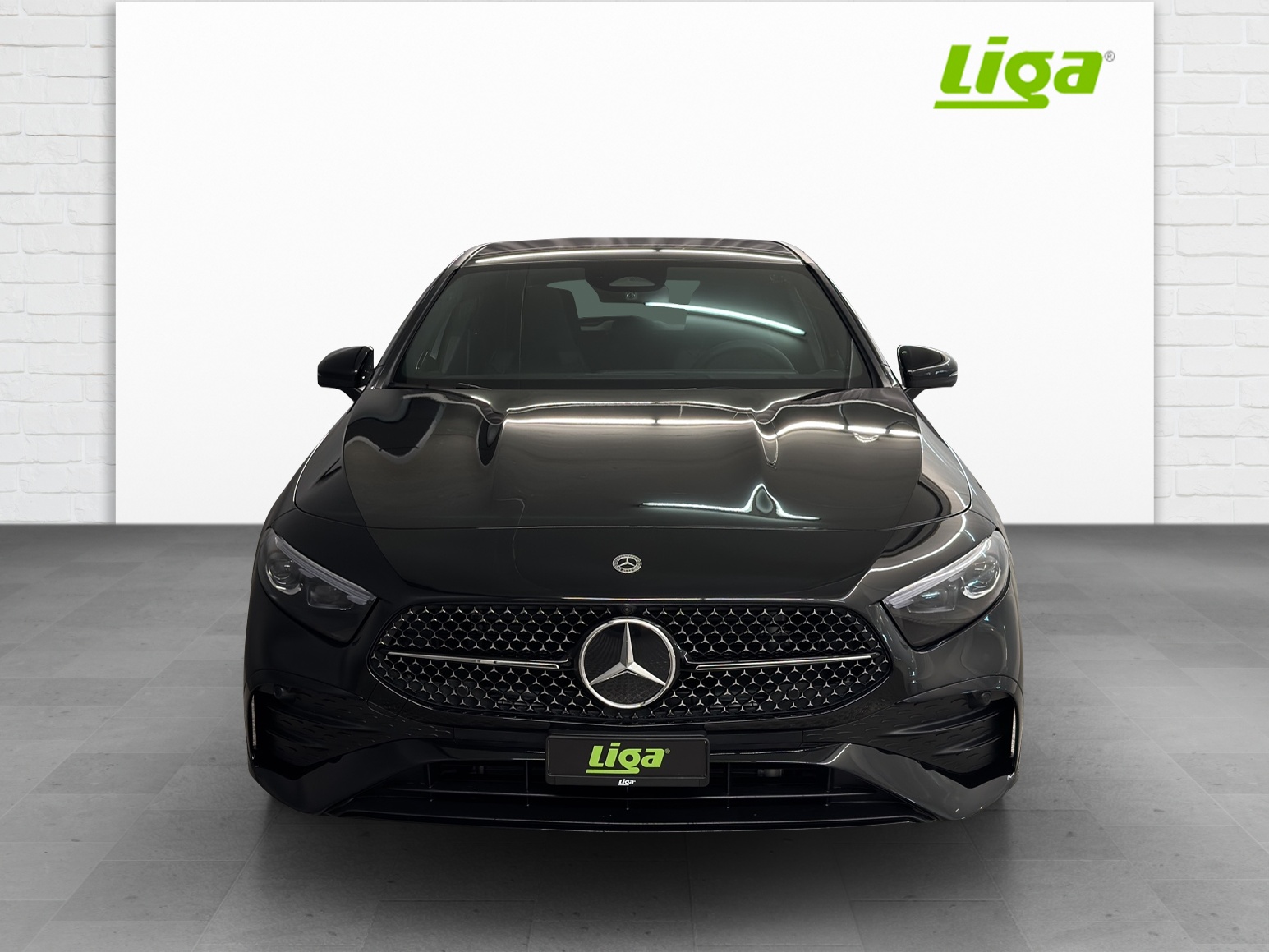 MERCEDES-BENZ A 220 d AMG Line-showroom-element-2