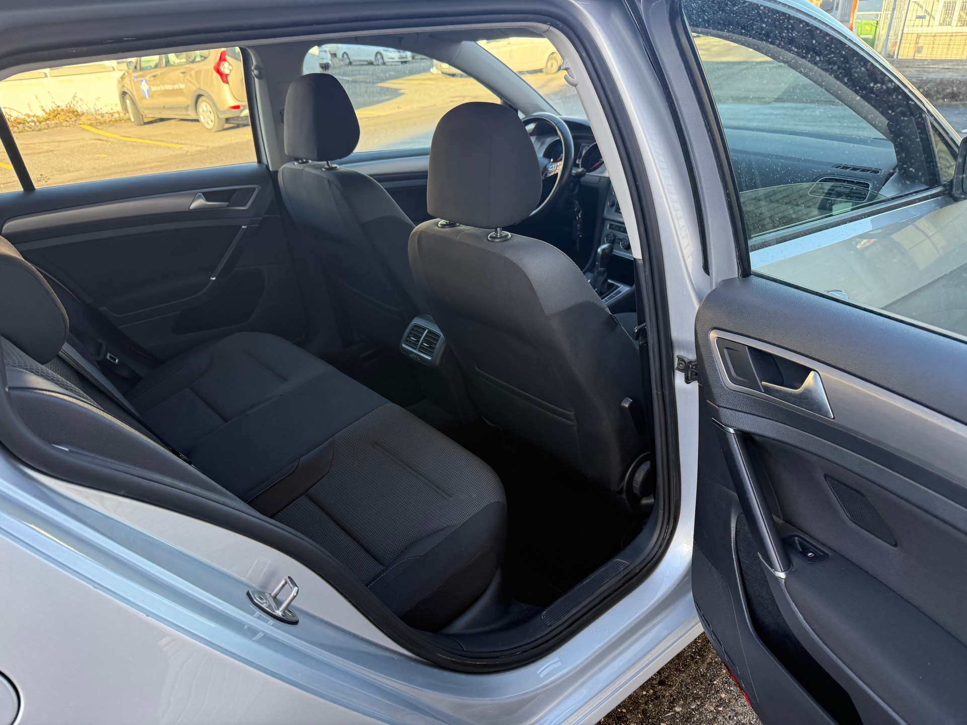 VW Golf Variant 1.6 TDI Comfortline DSG-image-7