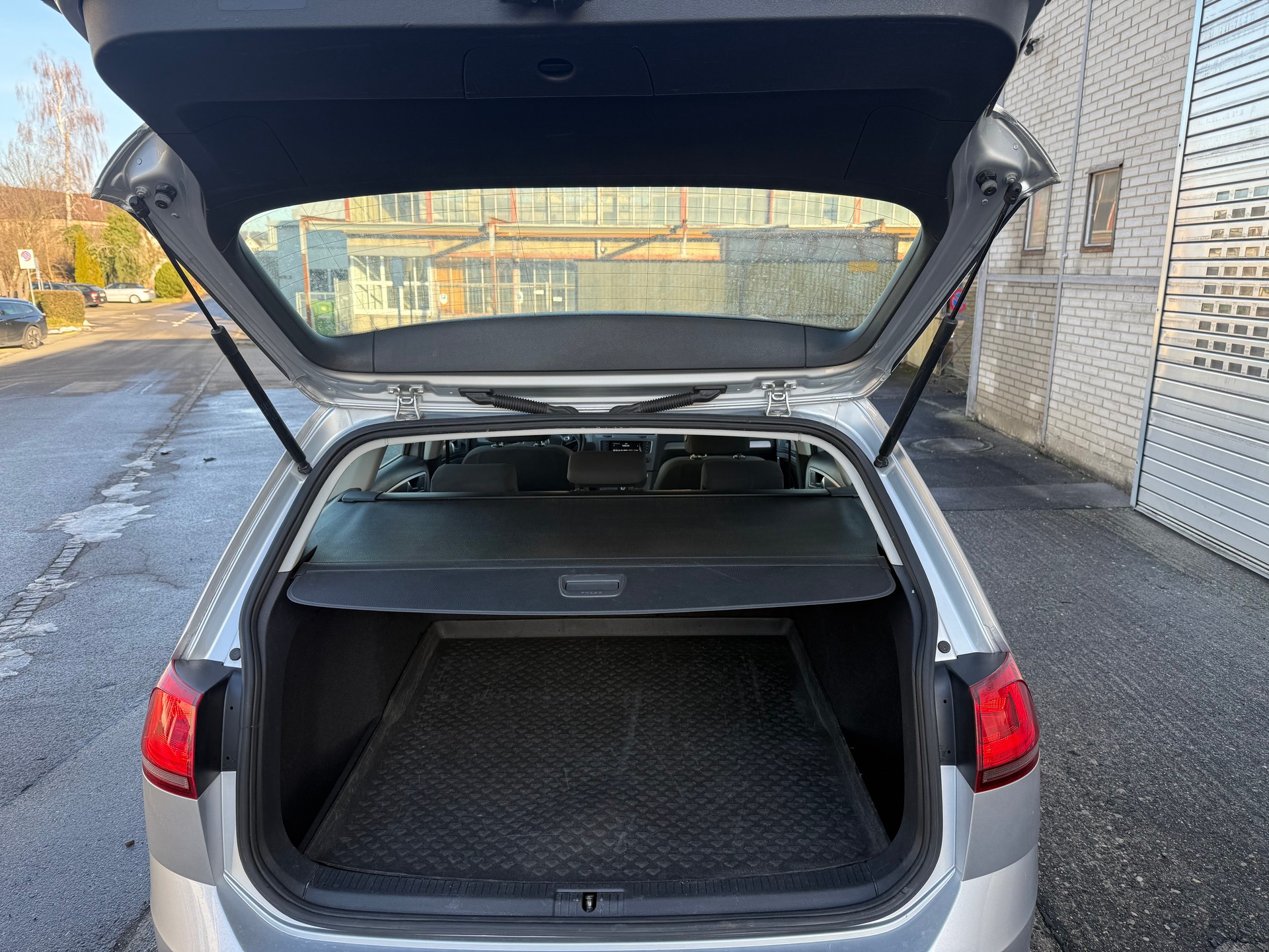 VW Golf Variant 1.6 TDI Comfortline DSG-image-8