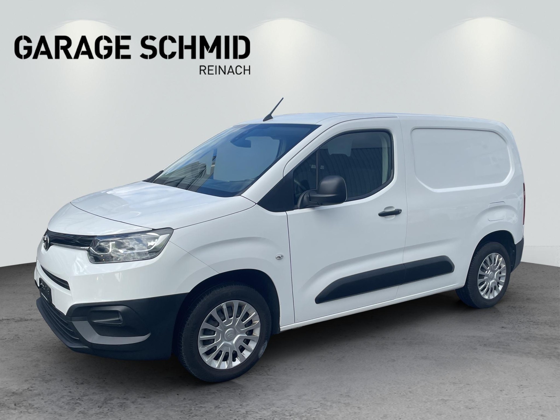 TOYOTA PROACE CITY Van L1 1.2 Active-showroom-element-2