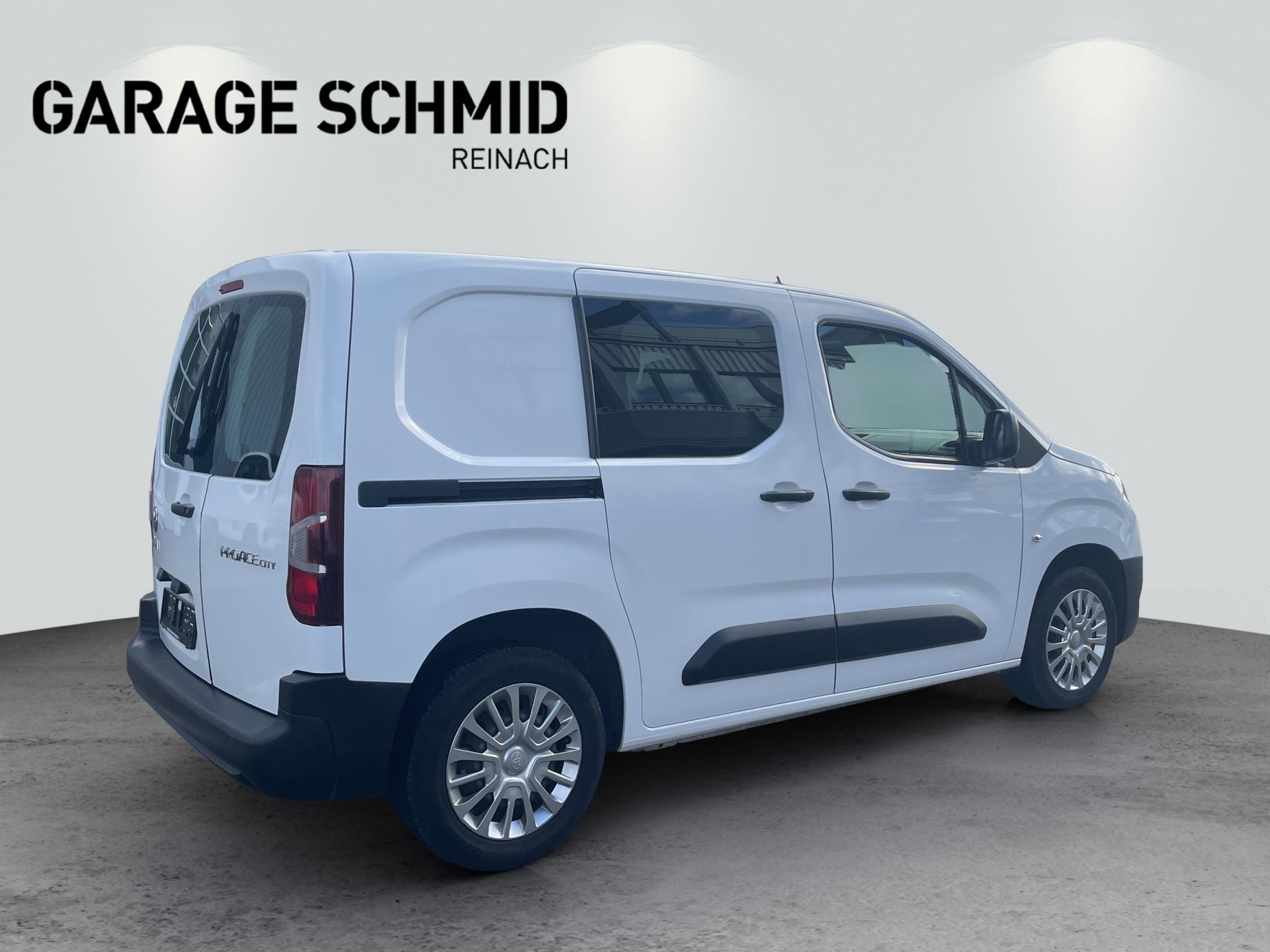 TOYOTA PROACE CITY Van L1 1.2 Active-image-6
