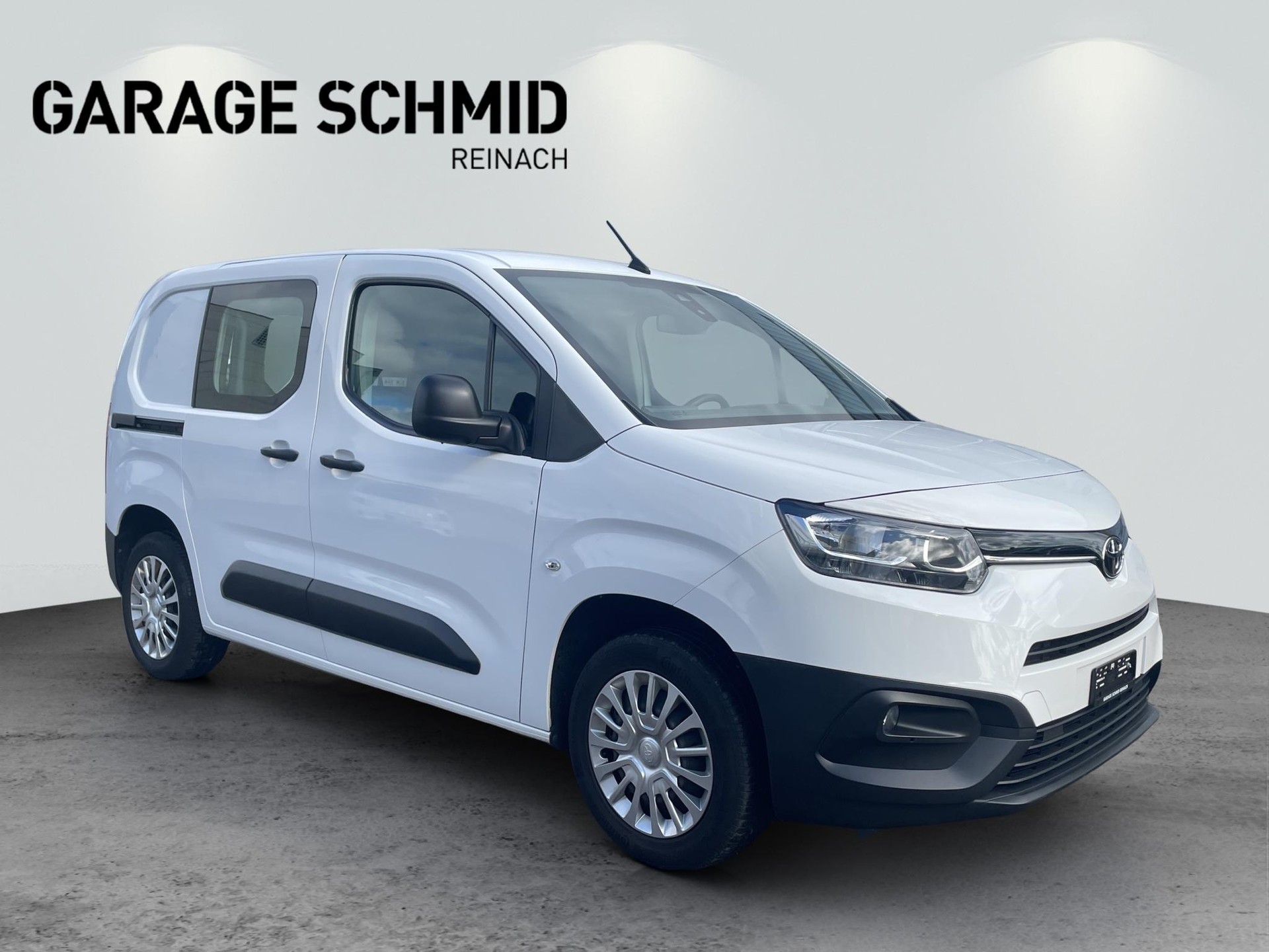 TOYOTA PROACE CITY Van L1 1.2 Active-image-8