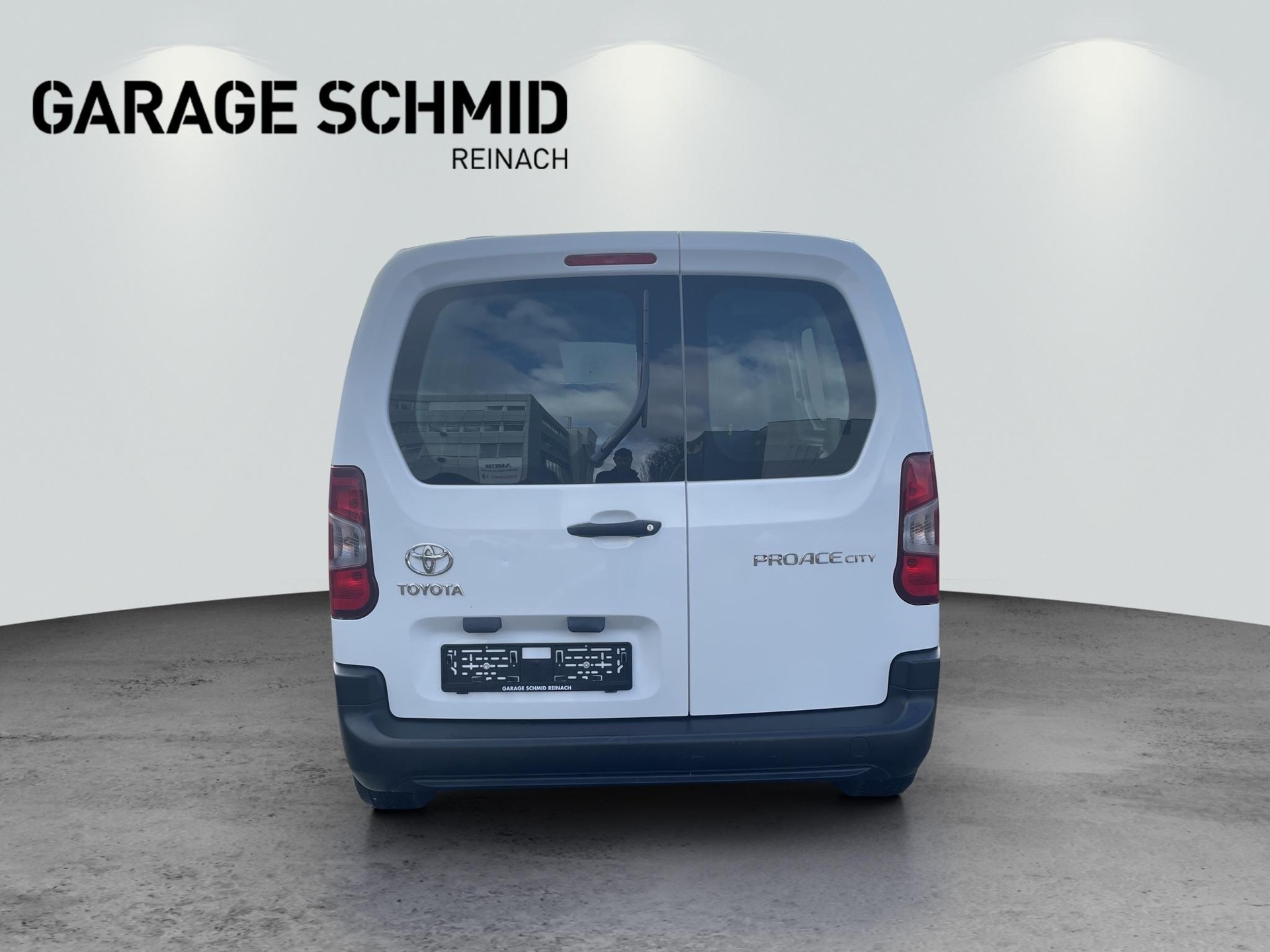 TOYOTA PROACE CITY Van L1 1.2 Active-image-5