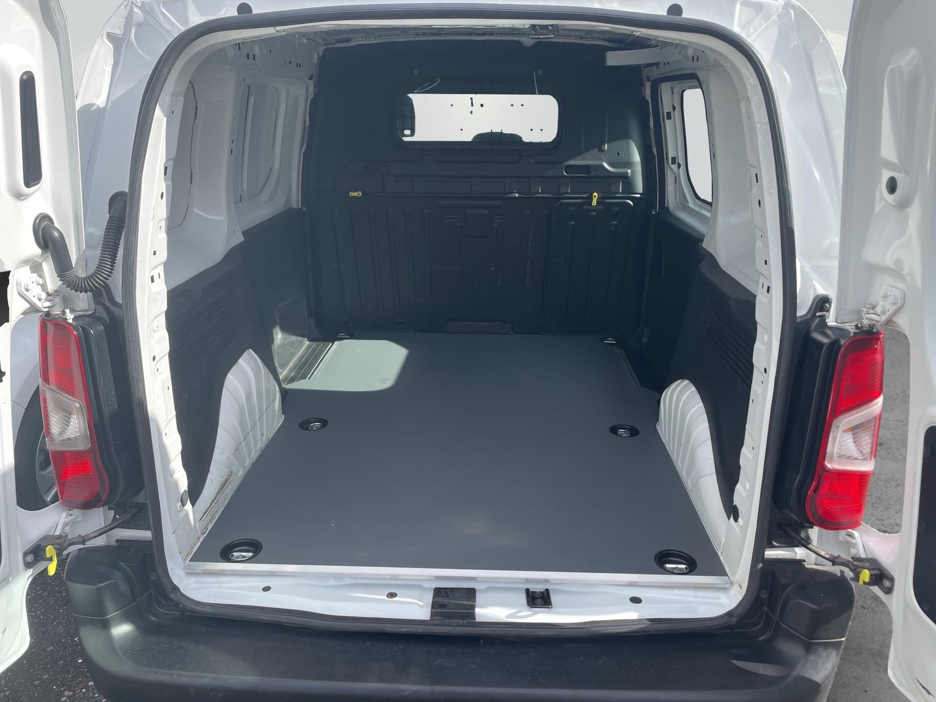 TOYOTA PROACE CITY Van L1 1.2 Active-image-13