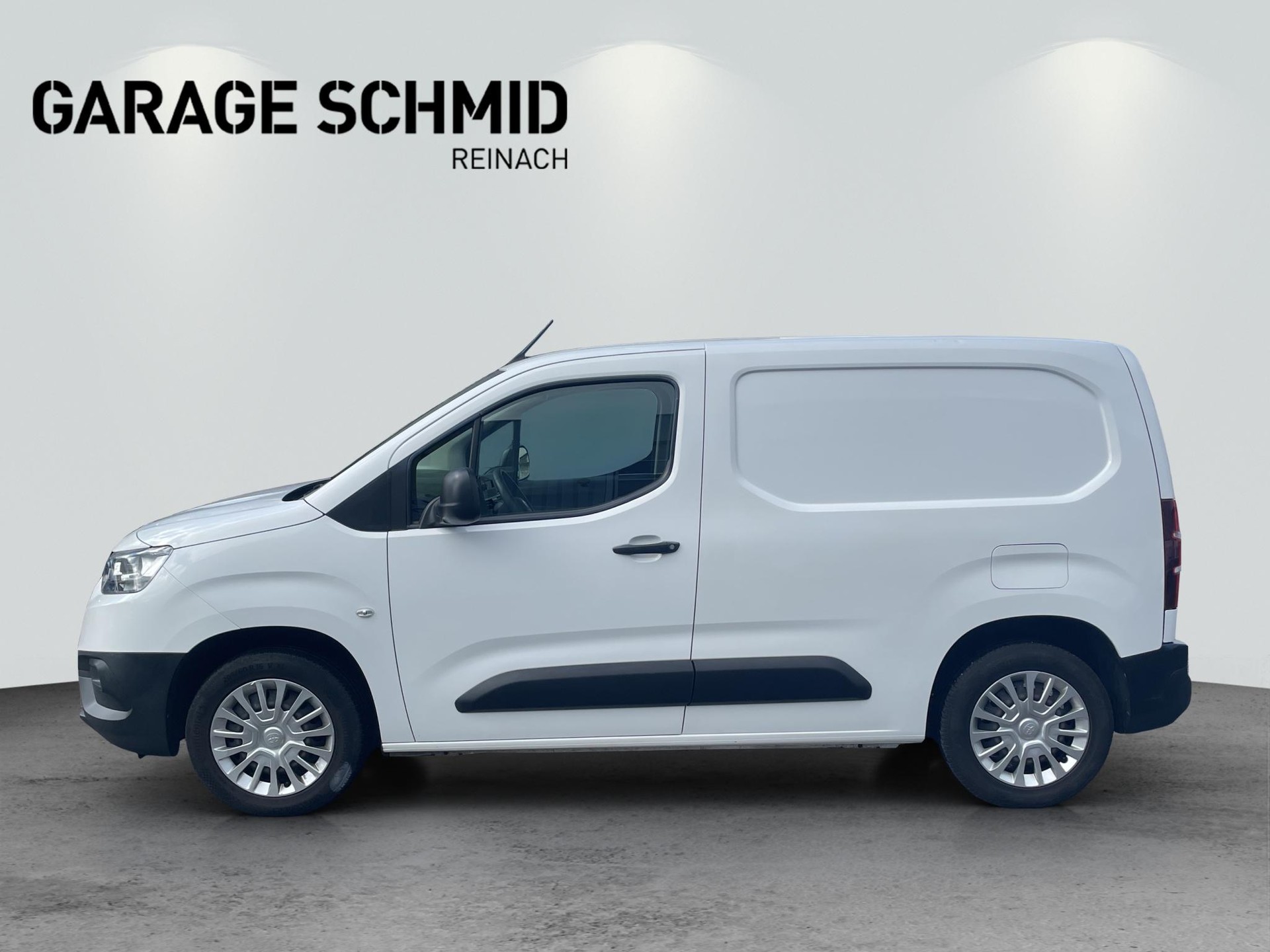 TOYOTA PROACE CITY Van L1 1.2 Active-showroom-element-3