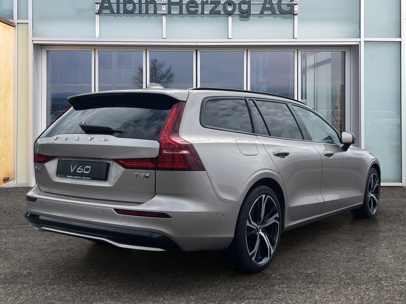 VOLVO V60 2.0 T8 TE Ultra Dark eAWD-showroom-element-3
