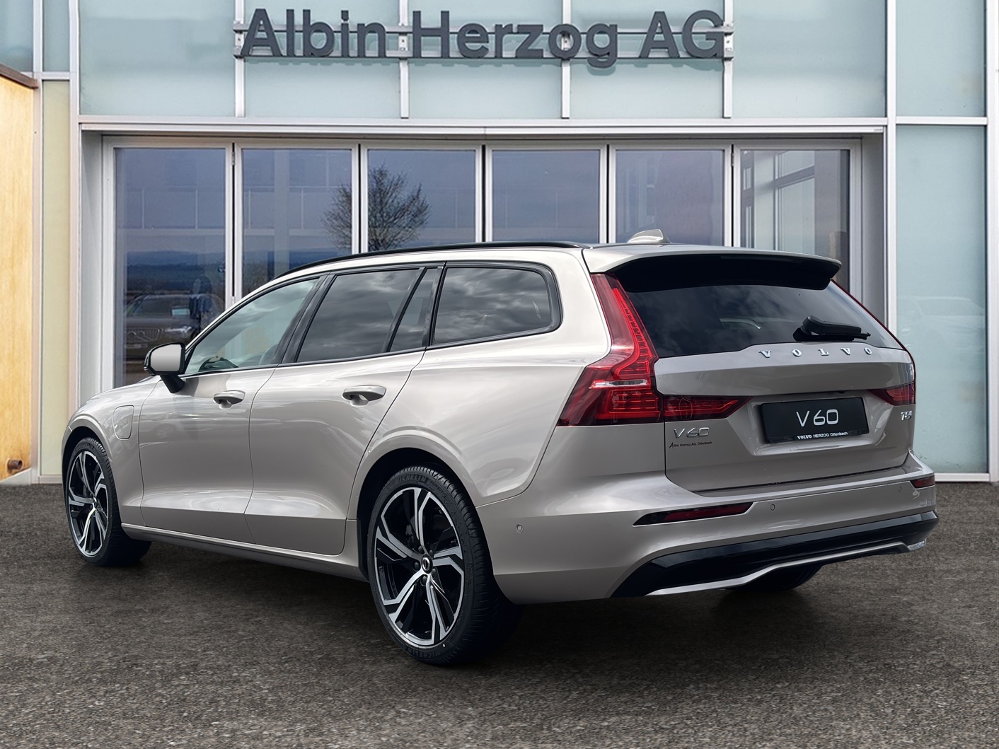 VOLVO V60 2.0 T8 TE Ultra Dark eAWD-showroom-element-2