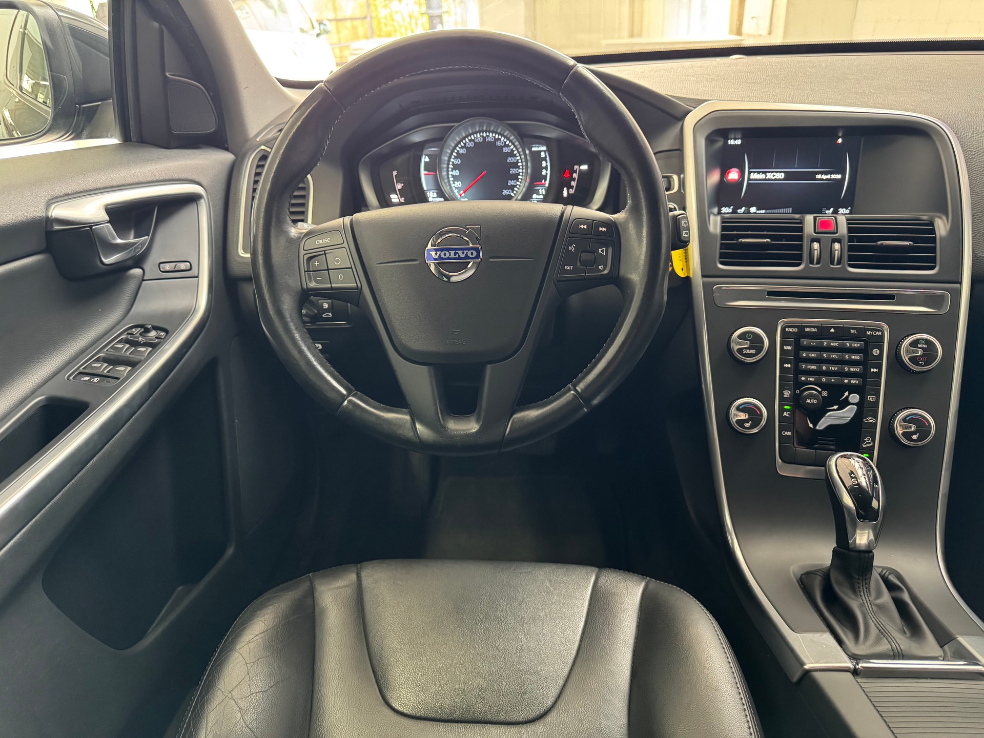 VOLVO XC60 D4 AWD Kinetic Geartronic-image-7