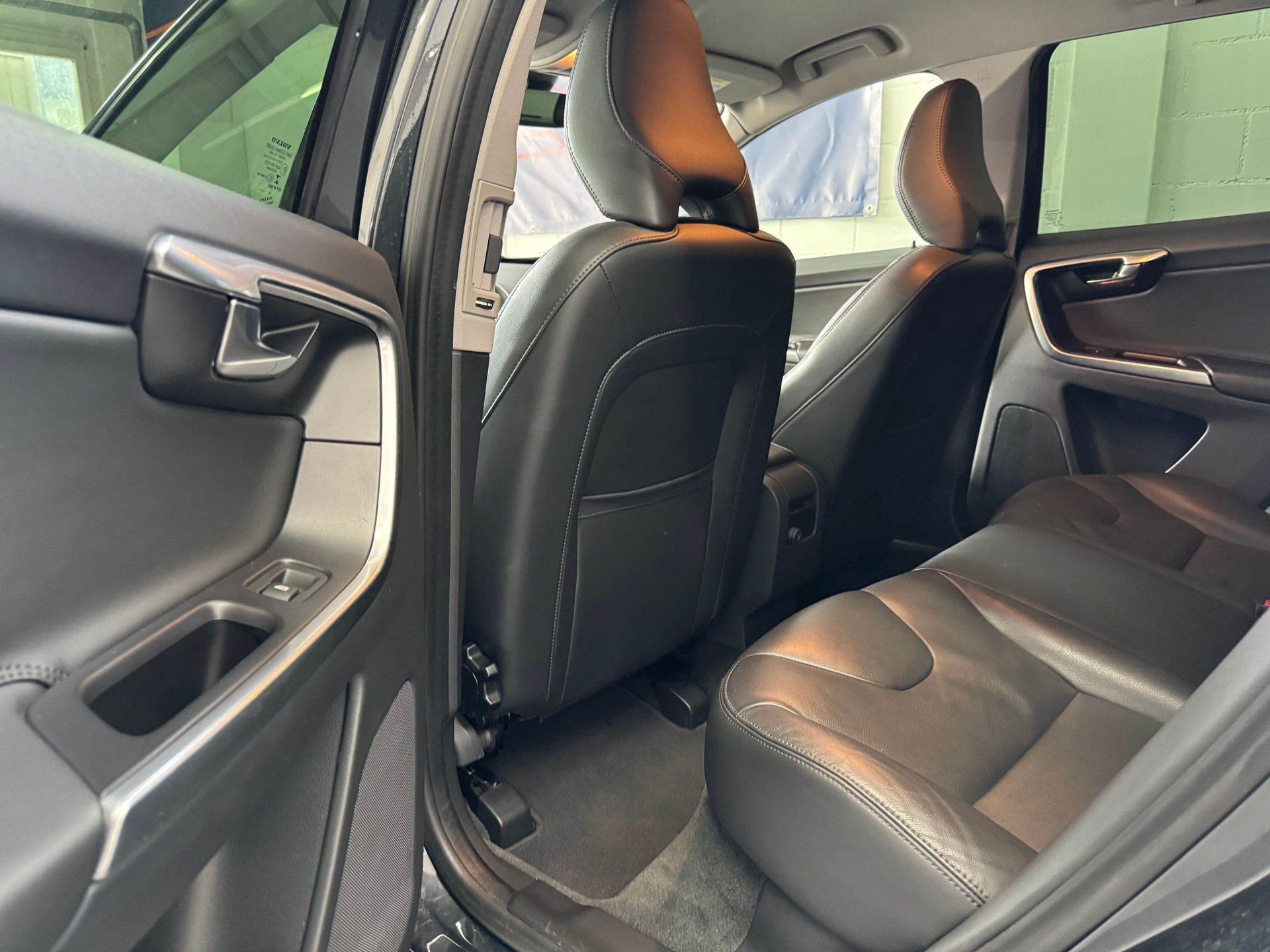 VOLVO XC60 D4 AWD Kinetic Geartronic-image-8