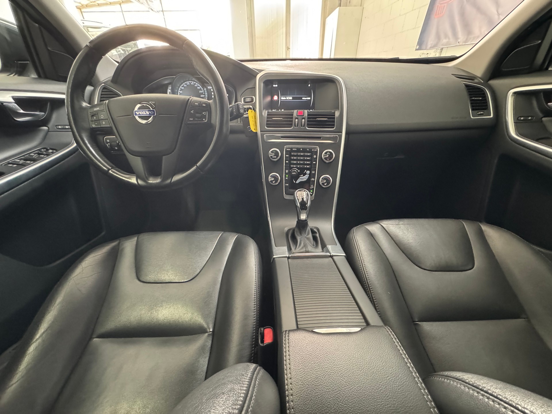 VOLVO XC60 D4 AWD Kinetic Geartronic-image-6