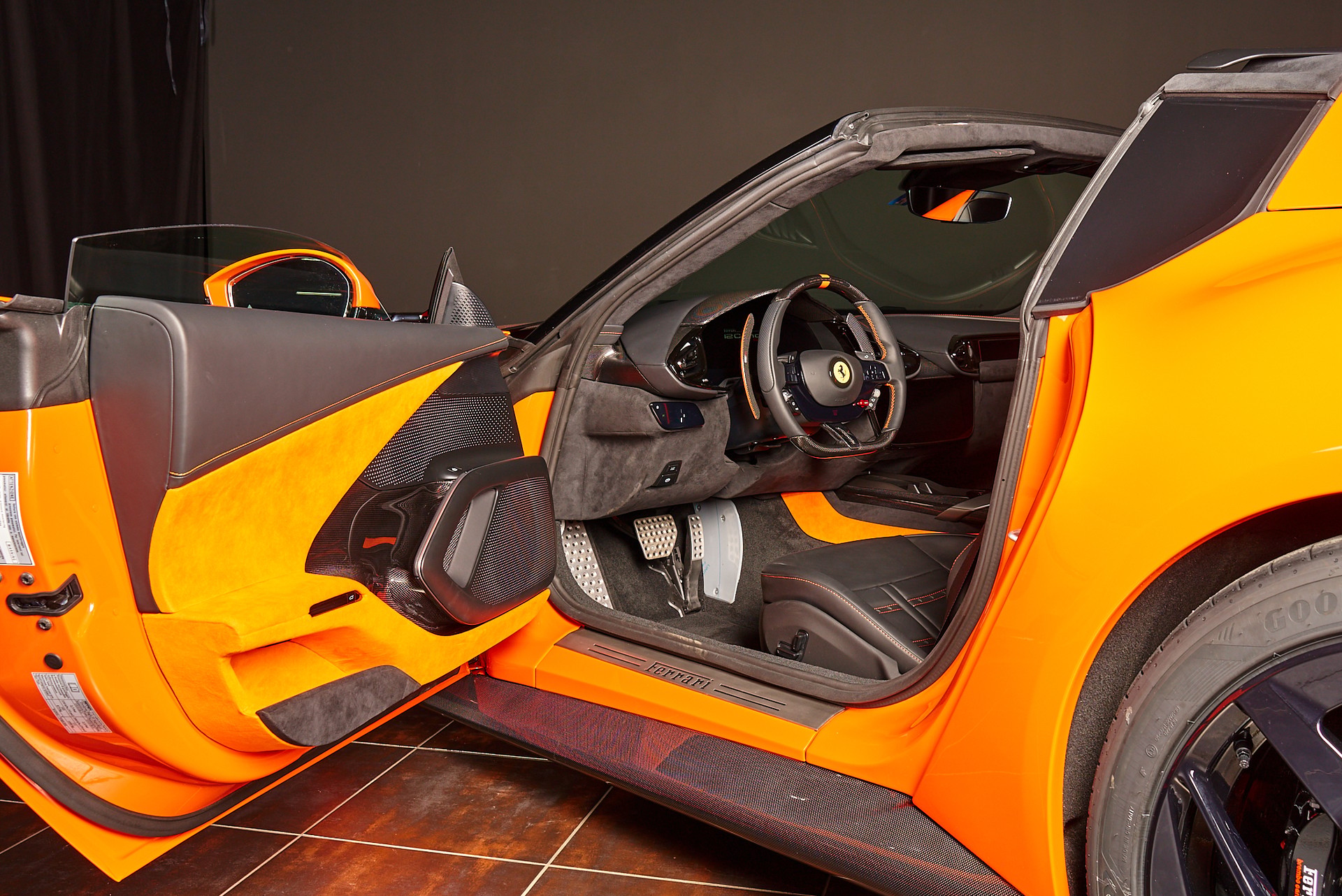 FERRARI 12 Cilindri Spider-image-10
