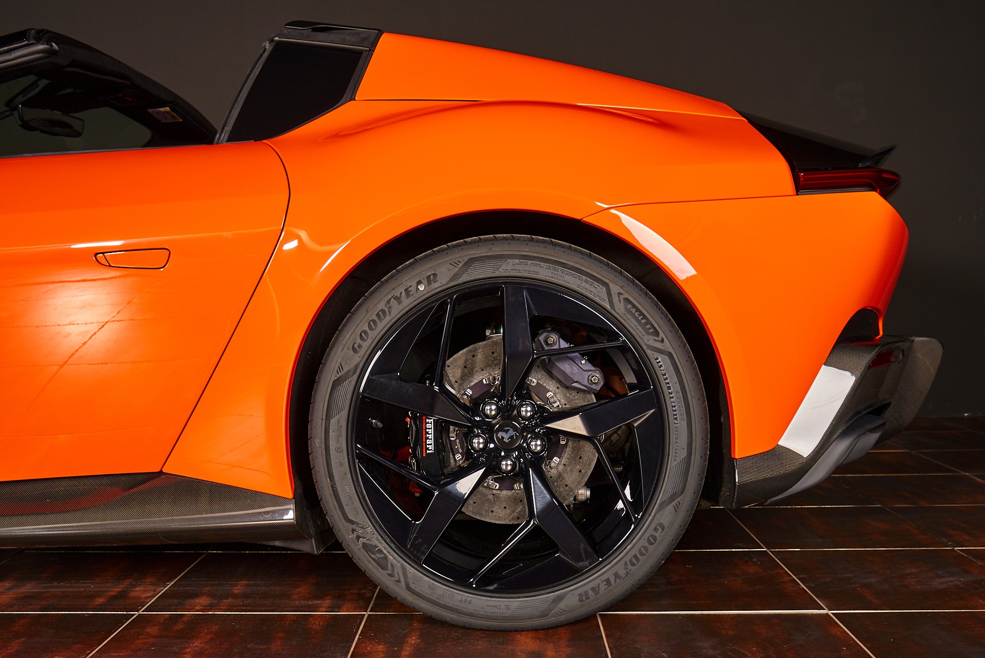 FERRARI 12 Cilindri Spider-showroom-element-3