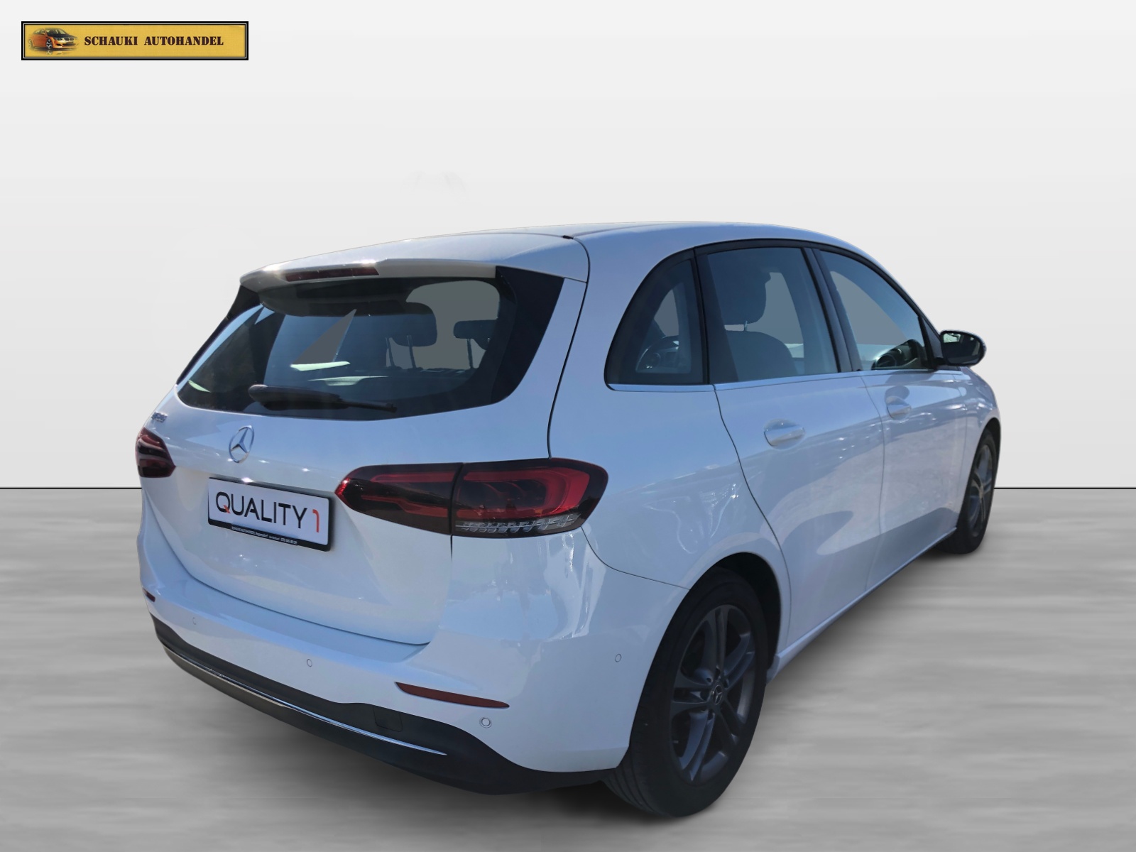 MERCEDES-BENZ B 180 7G-DCT-showroom-element-3