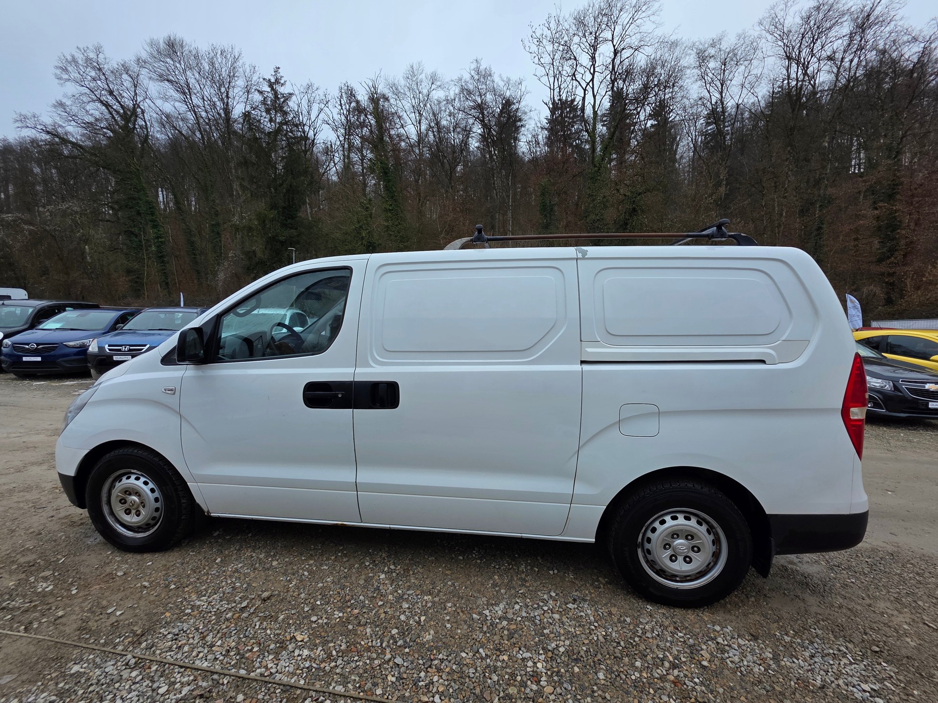 HYUNDAI H-1 Cargo 2.5 CRDi / Automat / Frisch ab MFK / Frisch ab Service / Garantie / 8-fach / Kostenlos Lieferung-showroom-element-1