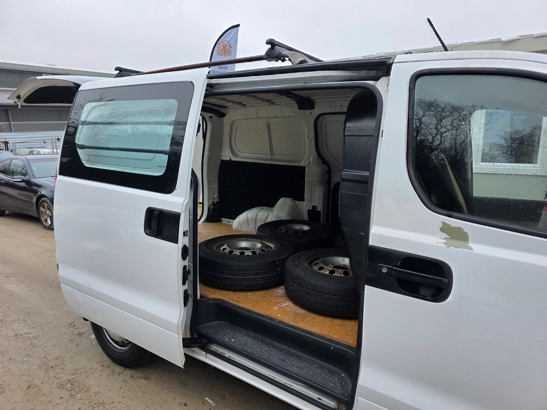 HYUNDAI H-1 Cargo 2.5 CRDi / Automat / Frisch ab MFK / Frisch ab Service / Garantie / 8-fach / Kostenlos Lieferung-image-9