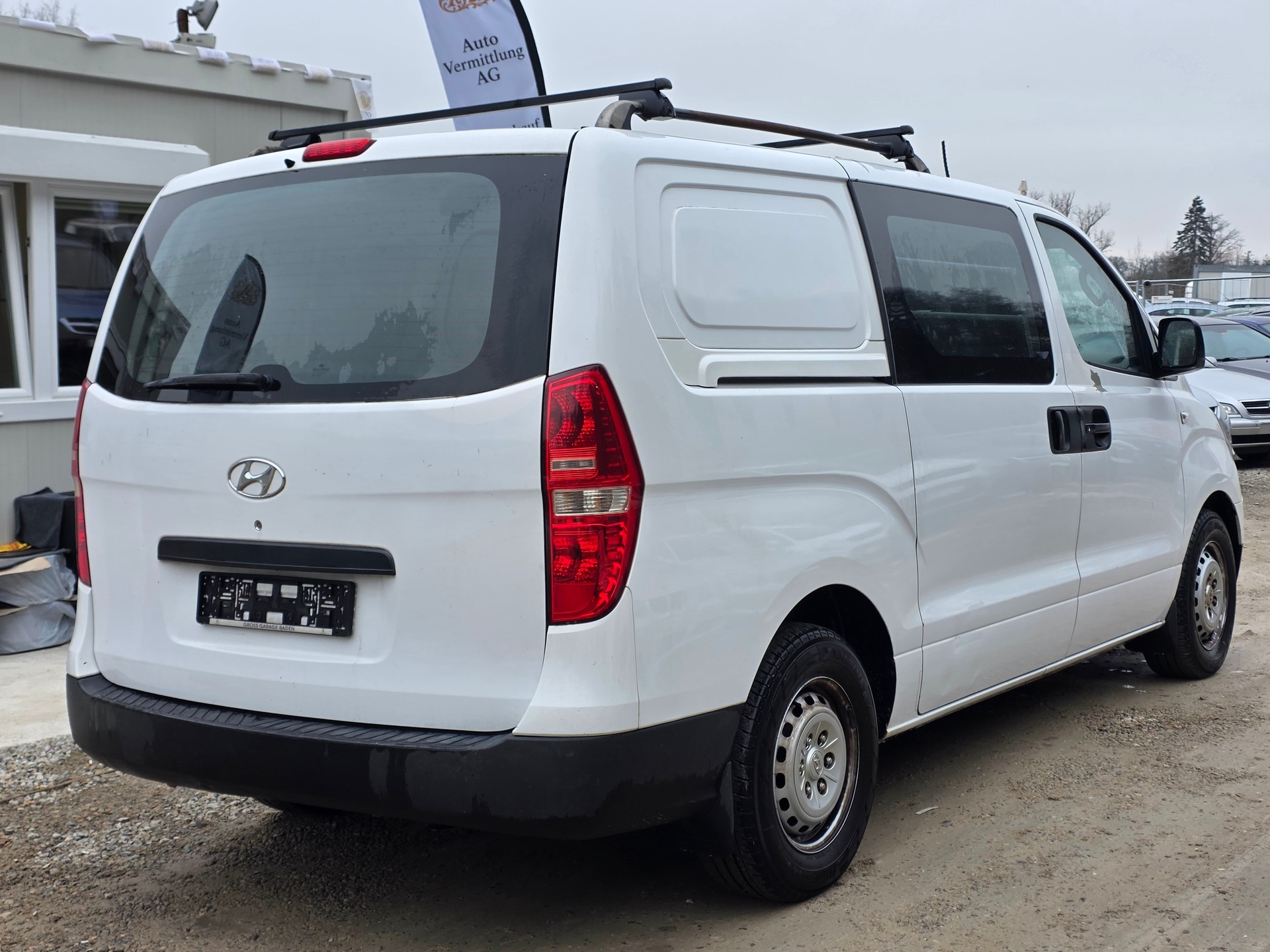 HYUNDAI H-1 Cargo 2.5 CRDi / Automat / Frisch ab MFK / Frisch ab Service / Garantie / 8-fach / Kostenlos Lieferung-image-4