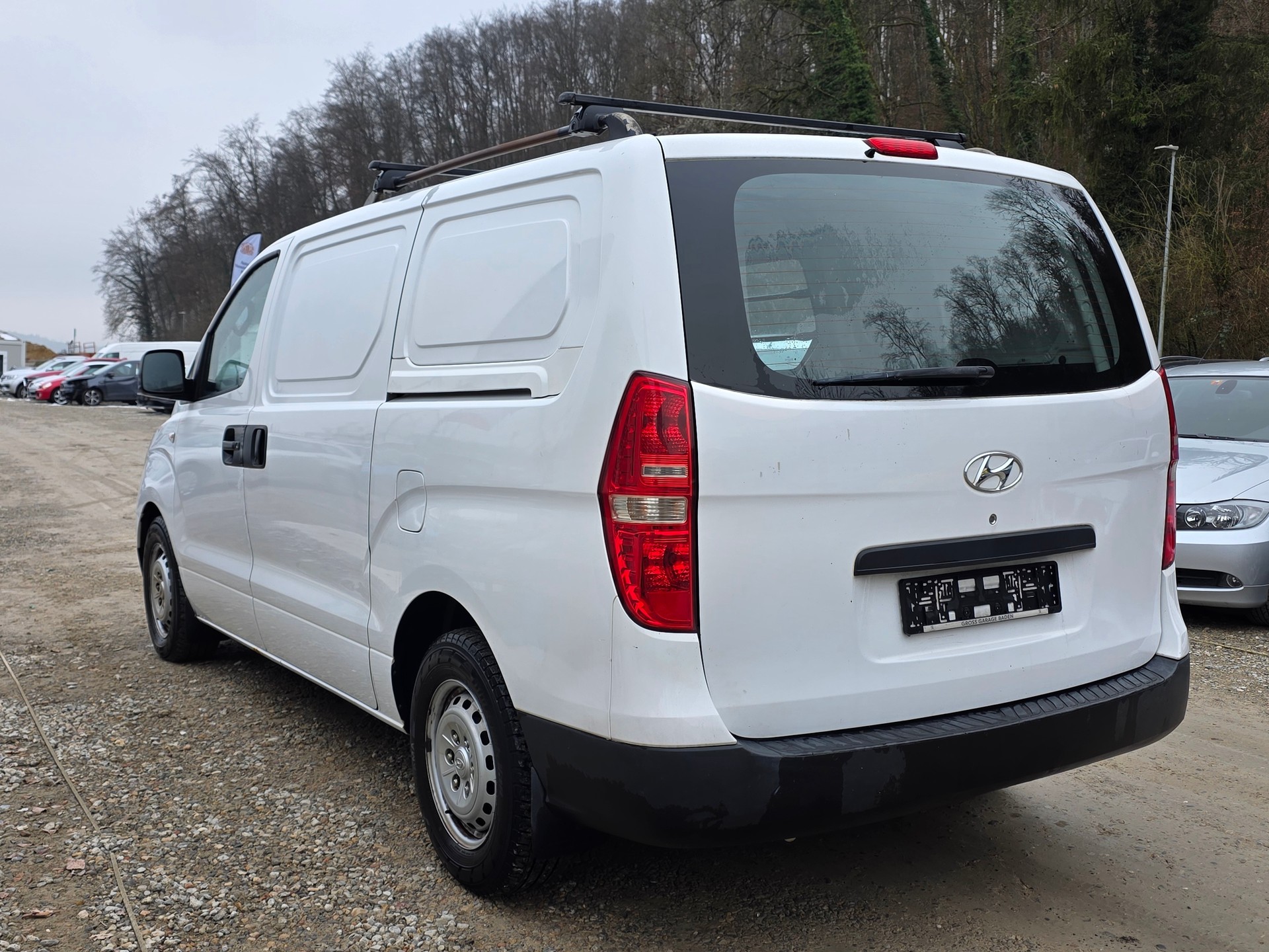 HYUNDAI H-1 Cargo 2.5 CRDi / Automat / Frisch ab MFK / Frisch ab Service / Garantie / 8-fach / Kostenlos Lieferung-showroom-element-2