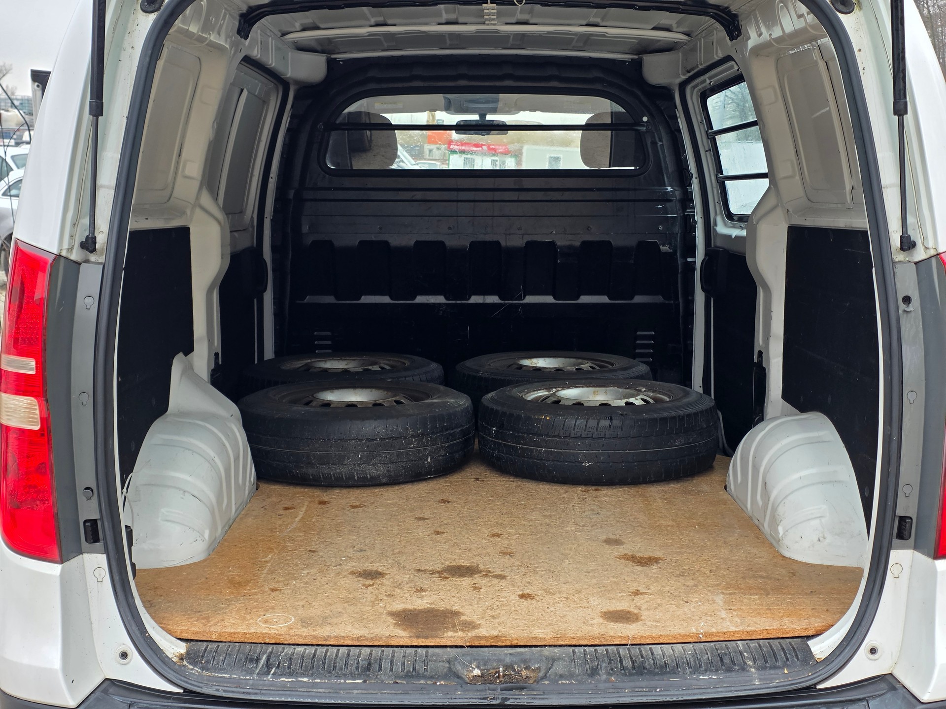 HYUNDAI H-1 Cargo 2.5 CRDi / Automat / Frisch ab MFK / Frisch ab Service / Garantie / 8-fach / Kostenlos Lieferung-image-8