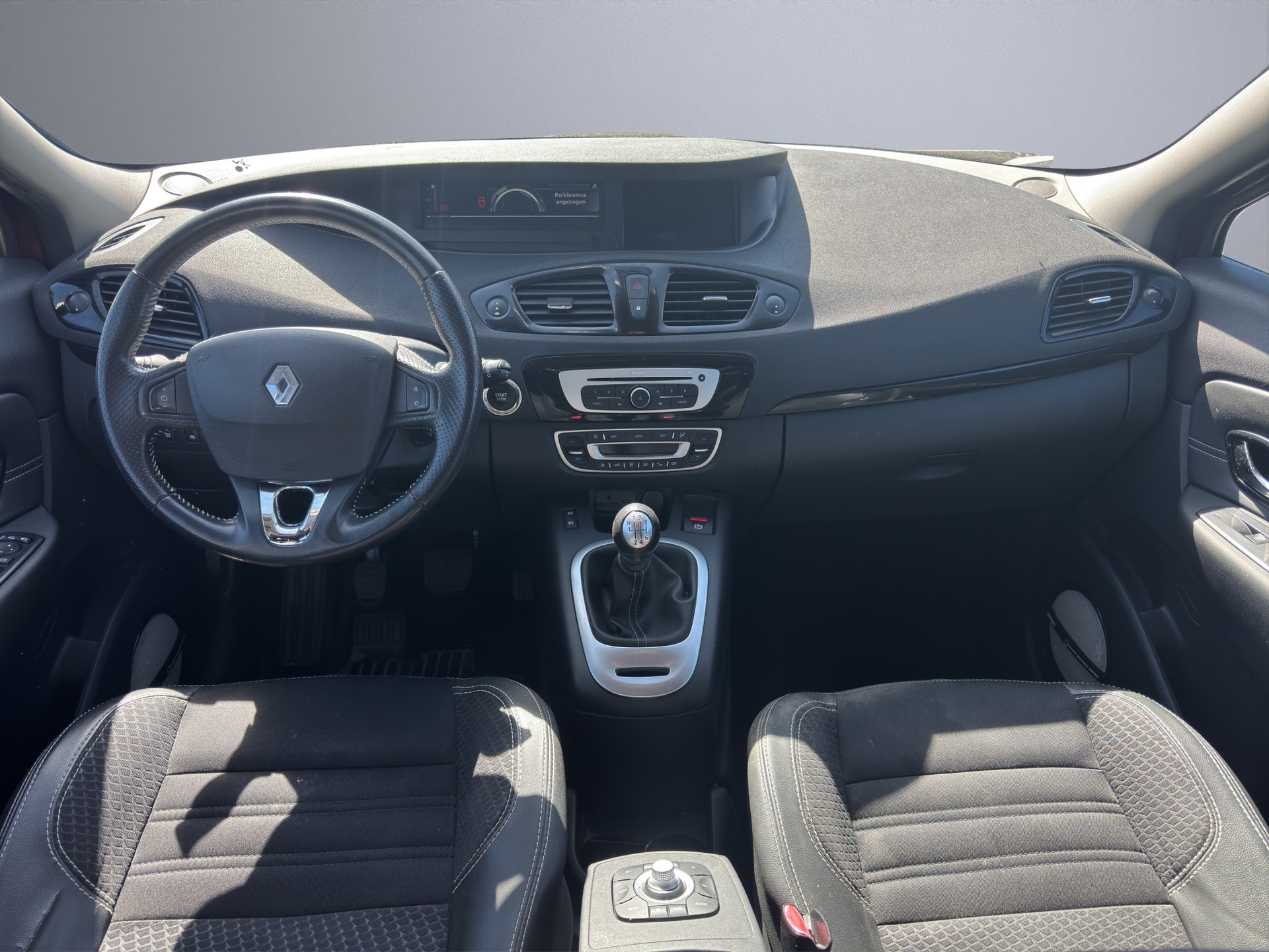 RENAULT Grand Scénic 1.2 16V Turbo Bose-image-8