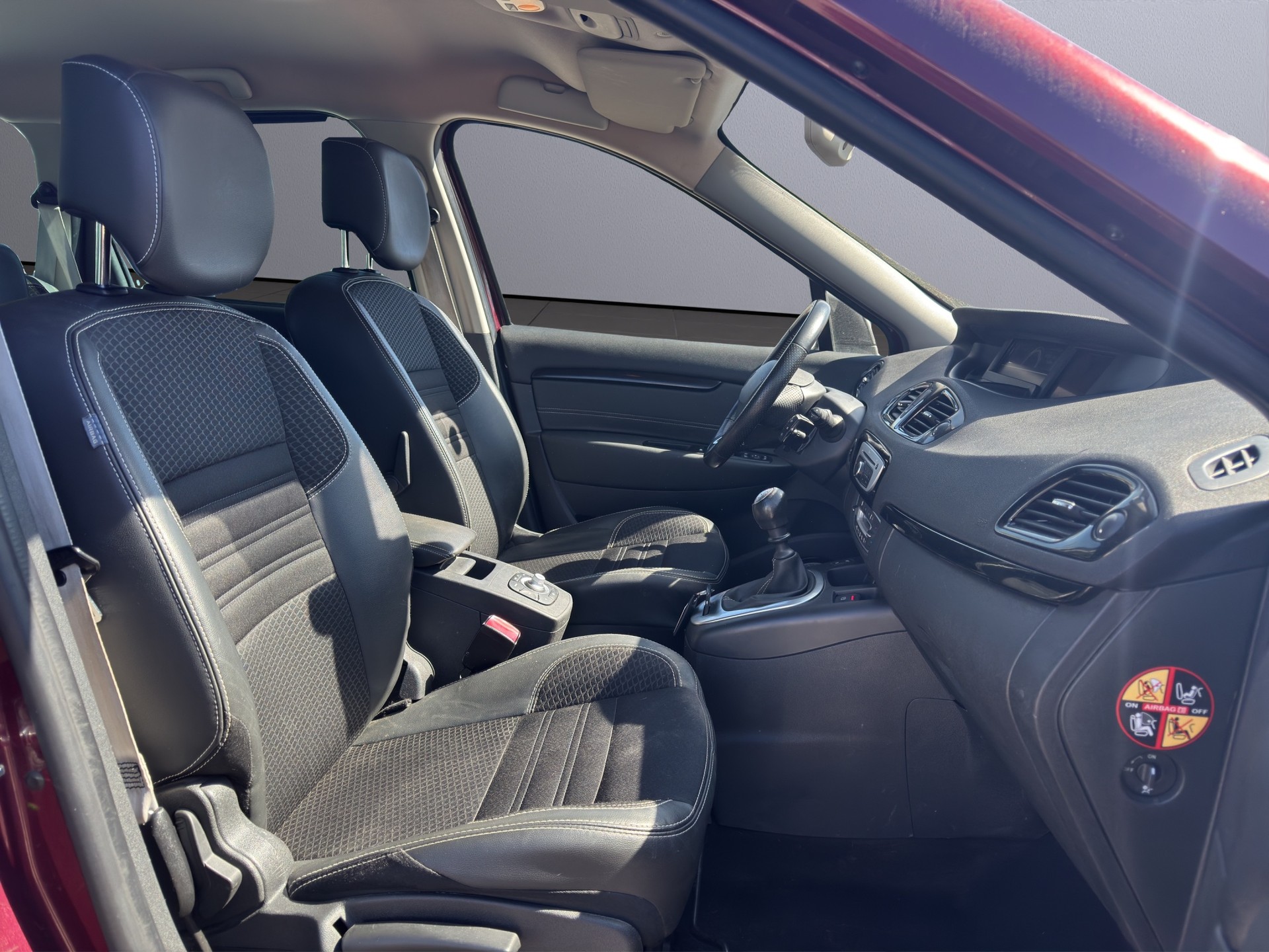 RENAULT Grand Scénic 1.2 16V Turbo Bose-image-14