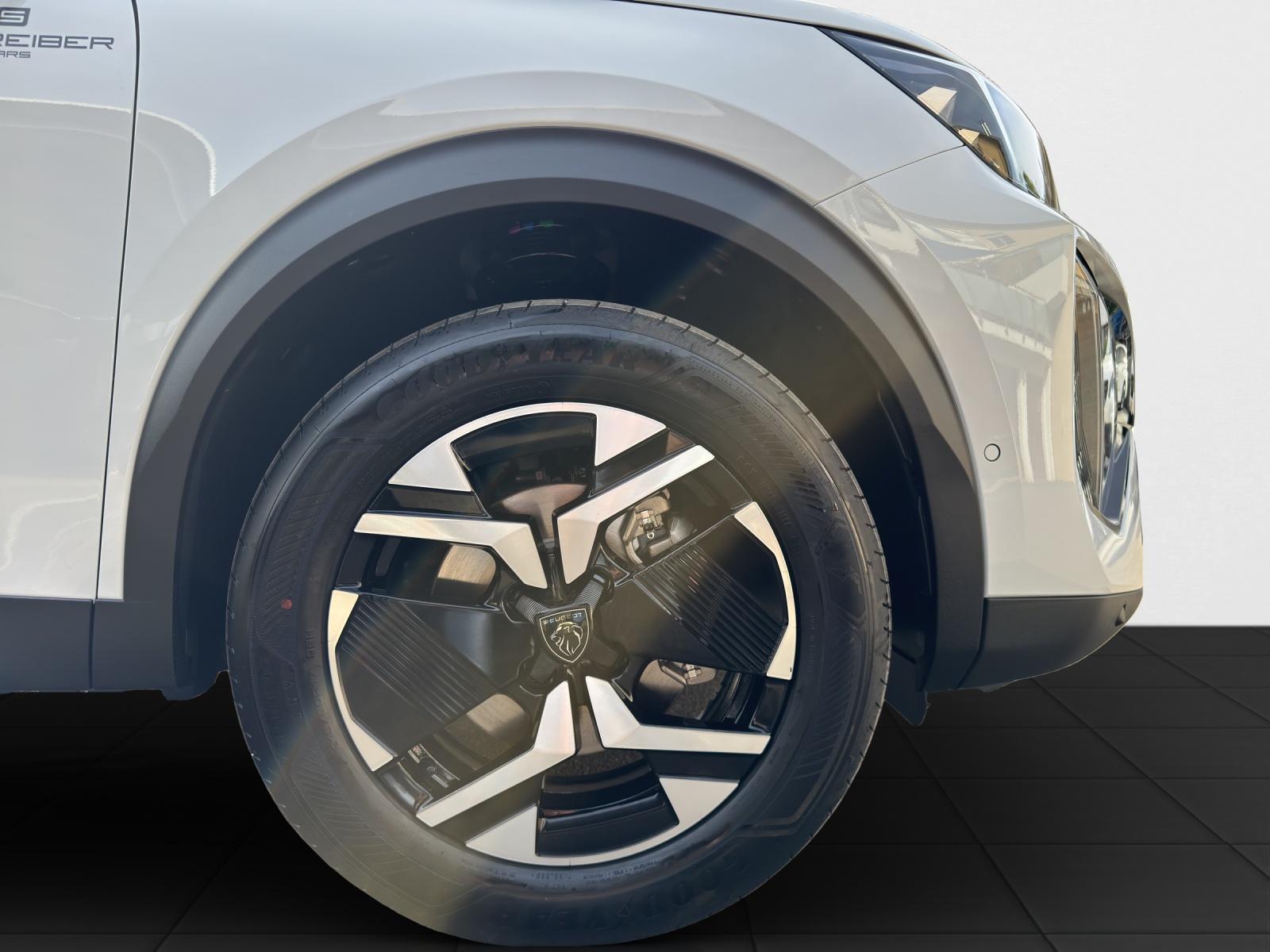 PEUGEOT 2008 1.2 GT Hybrid 145-image-21