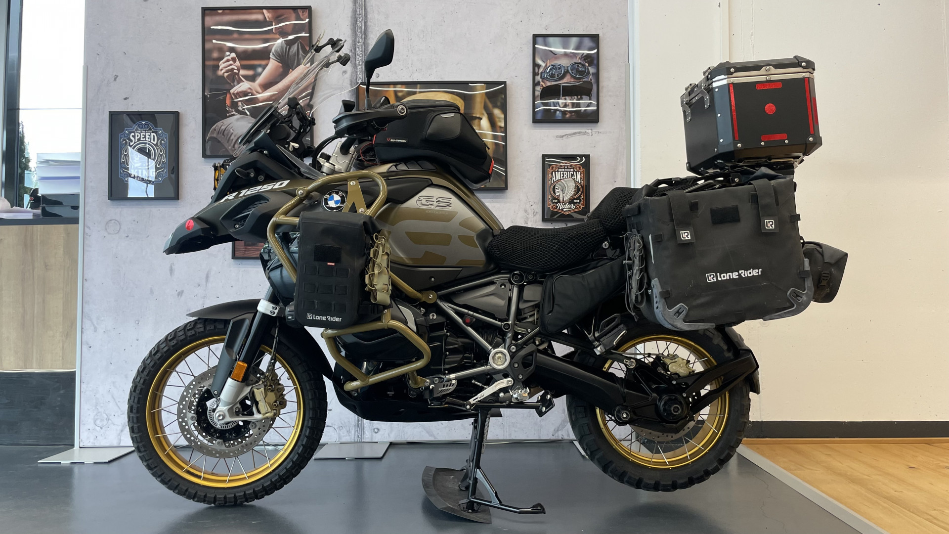 BMW R 1250 GS Adventure Exclusive Kunden Auftrag!! Kein Eintausch möglich!!-showroom-element-3