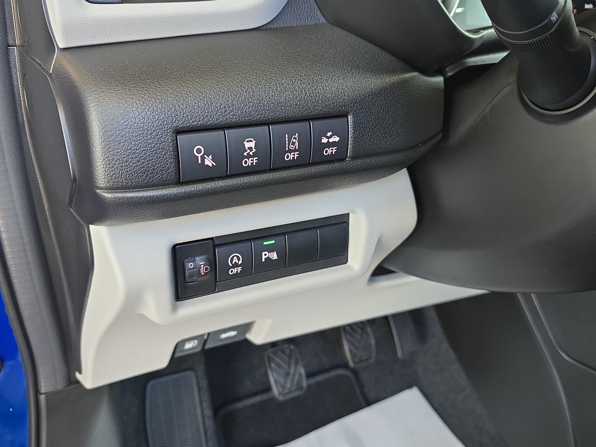 SUZUKI Swift 1.2 Sakura Top Hybrid 4x4-image-13