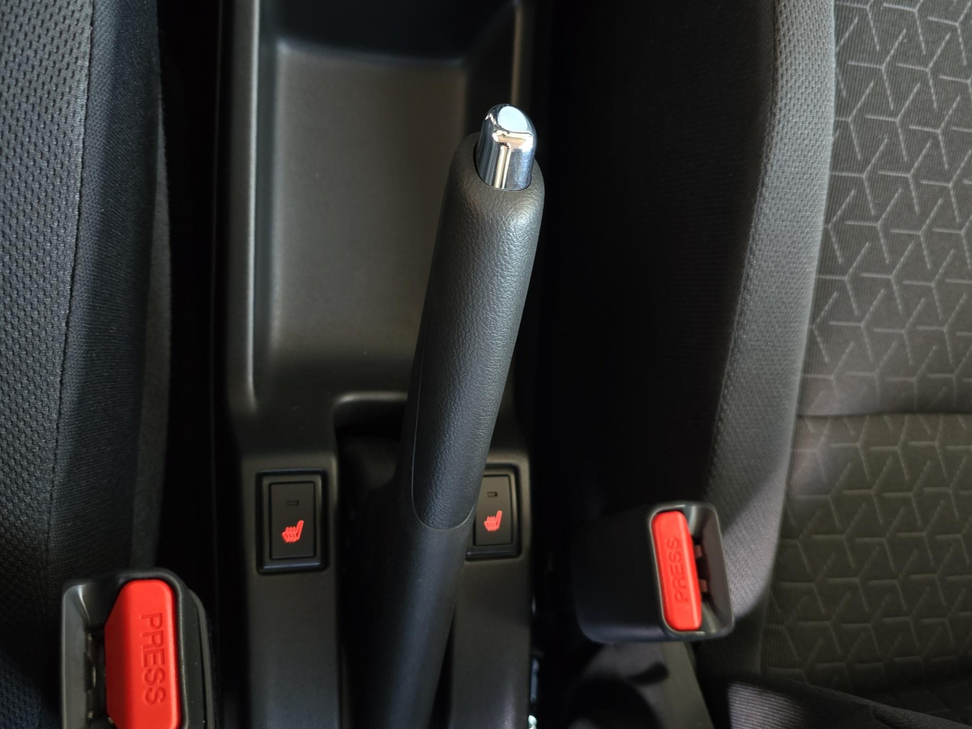 SUZUKI Swift 1.2 Sakura Top Hybrid 4x4-image-14