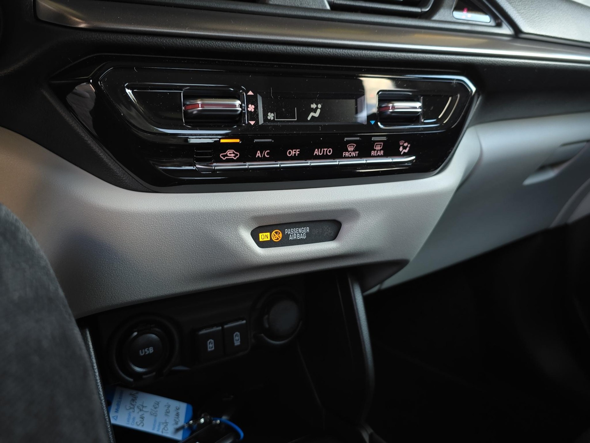 SUZUKI Swift 1.2 Sakura Top Hybrid 4x4-image-12