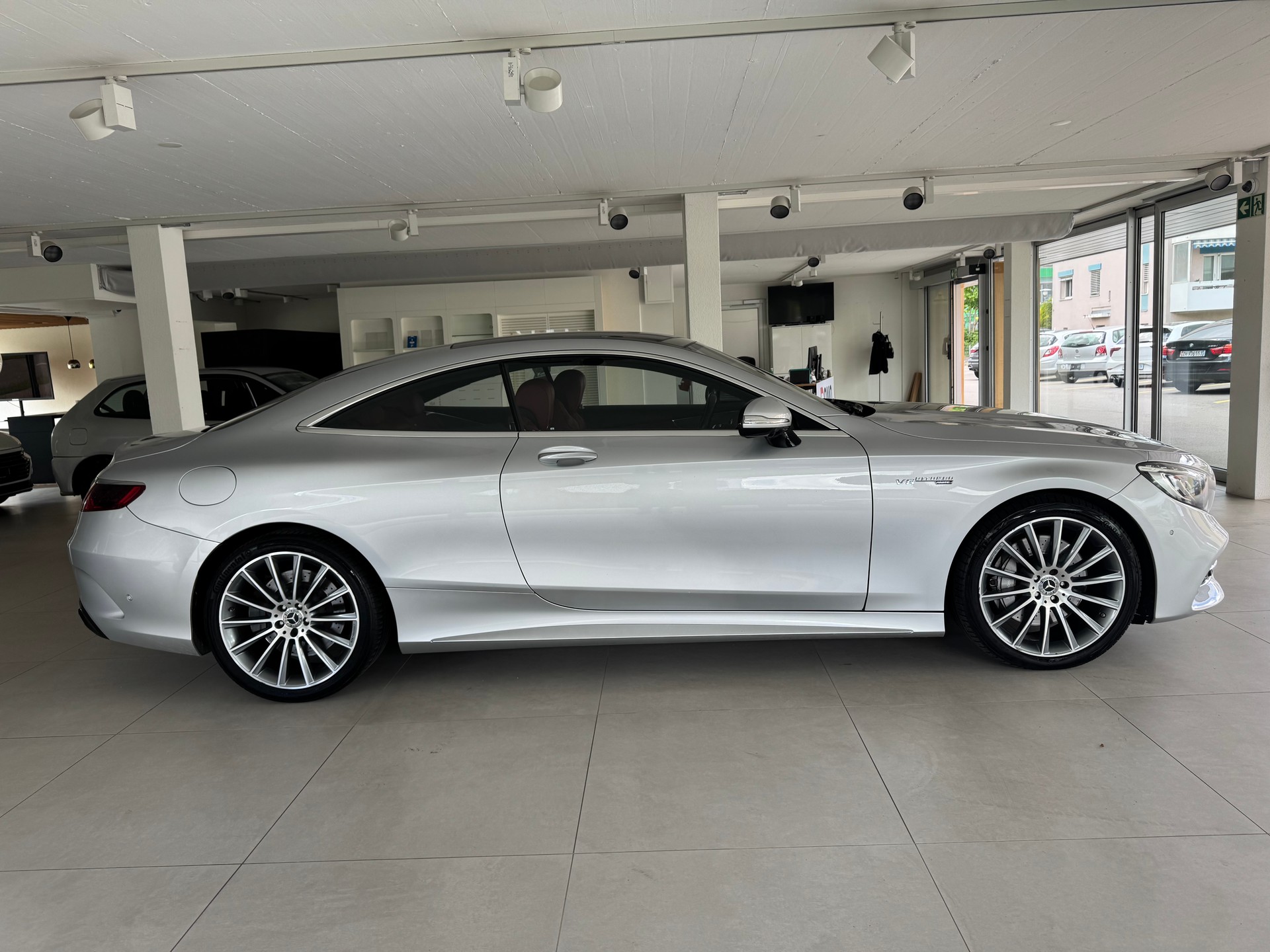 MERCEDES-BENZ S 560 4Matic 9G-Tronic-showroom-element-3