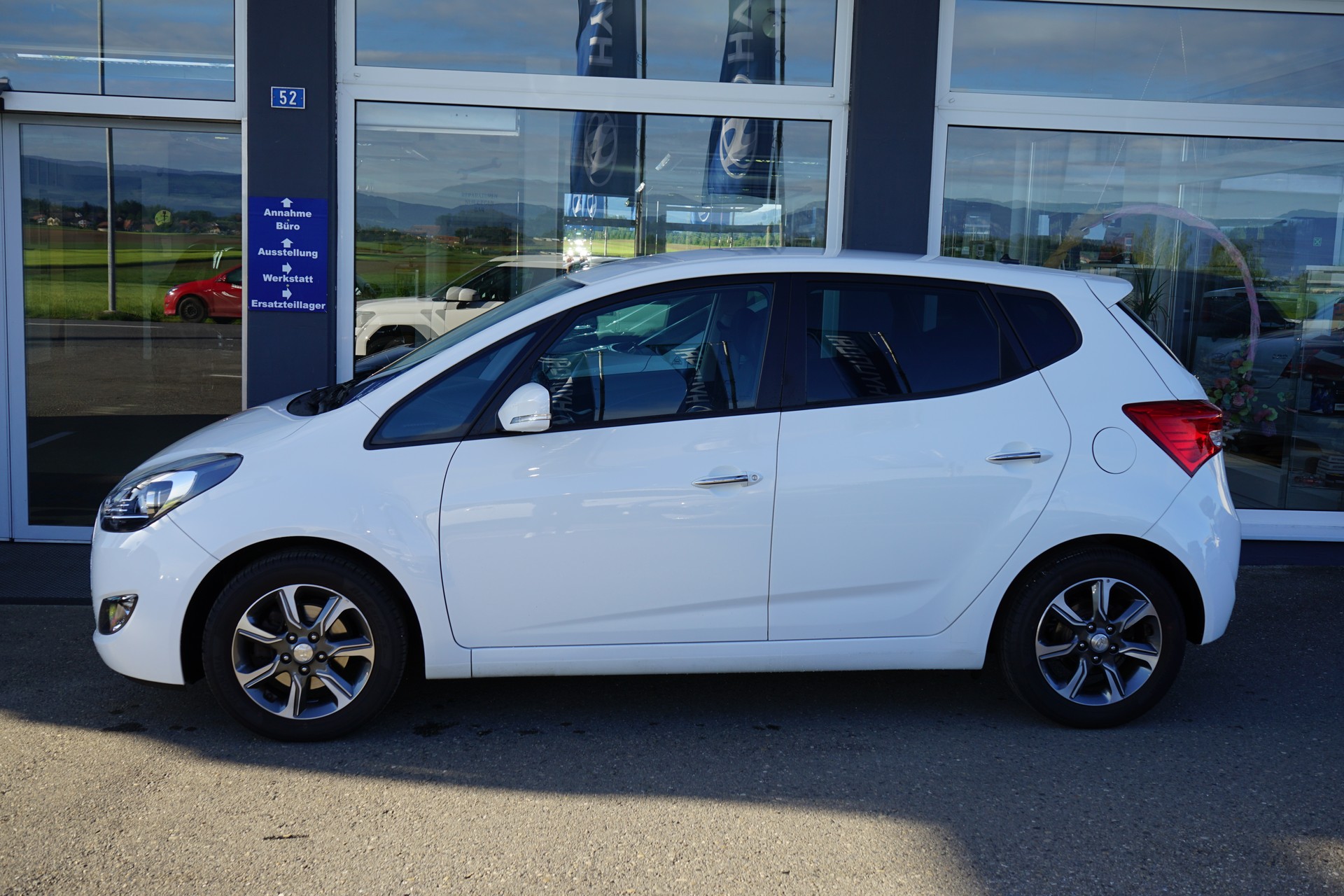 HYUNDAI iX20 1.6 Amplia Automatic-showroom-element-3