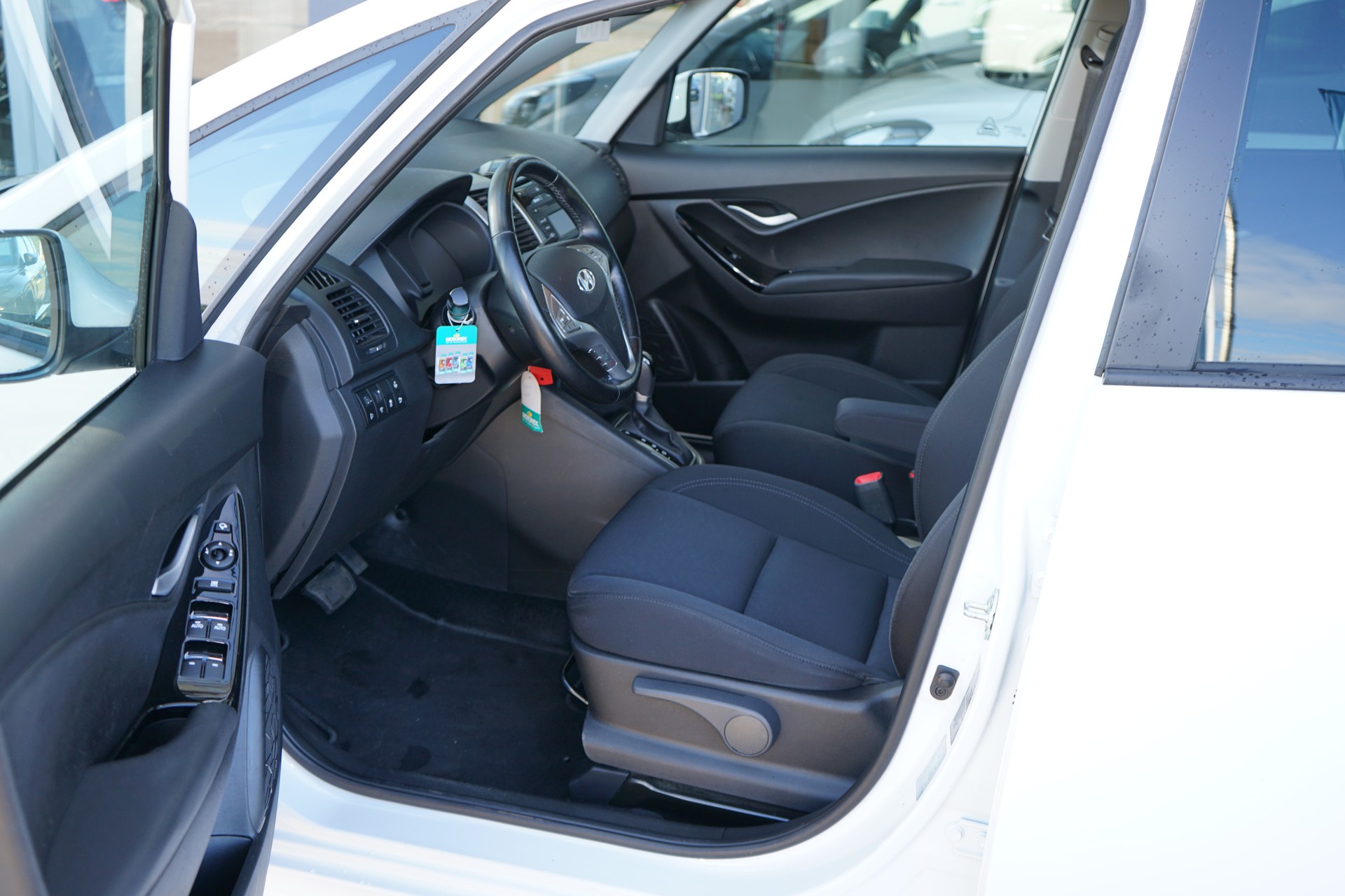 HYUNDAI iX20 1.6 Amplia Automatic-image-10
