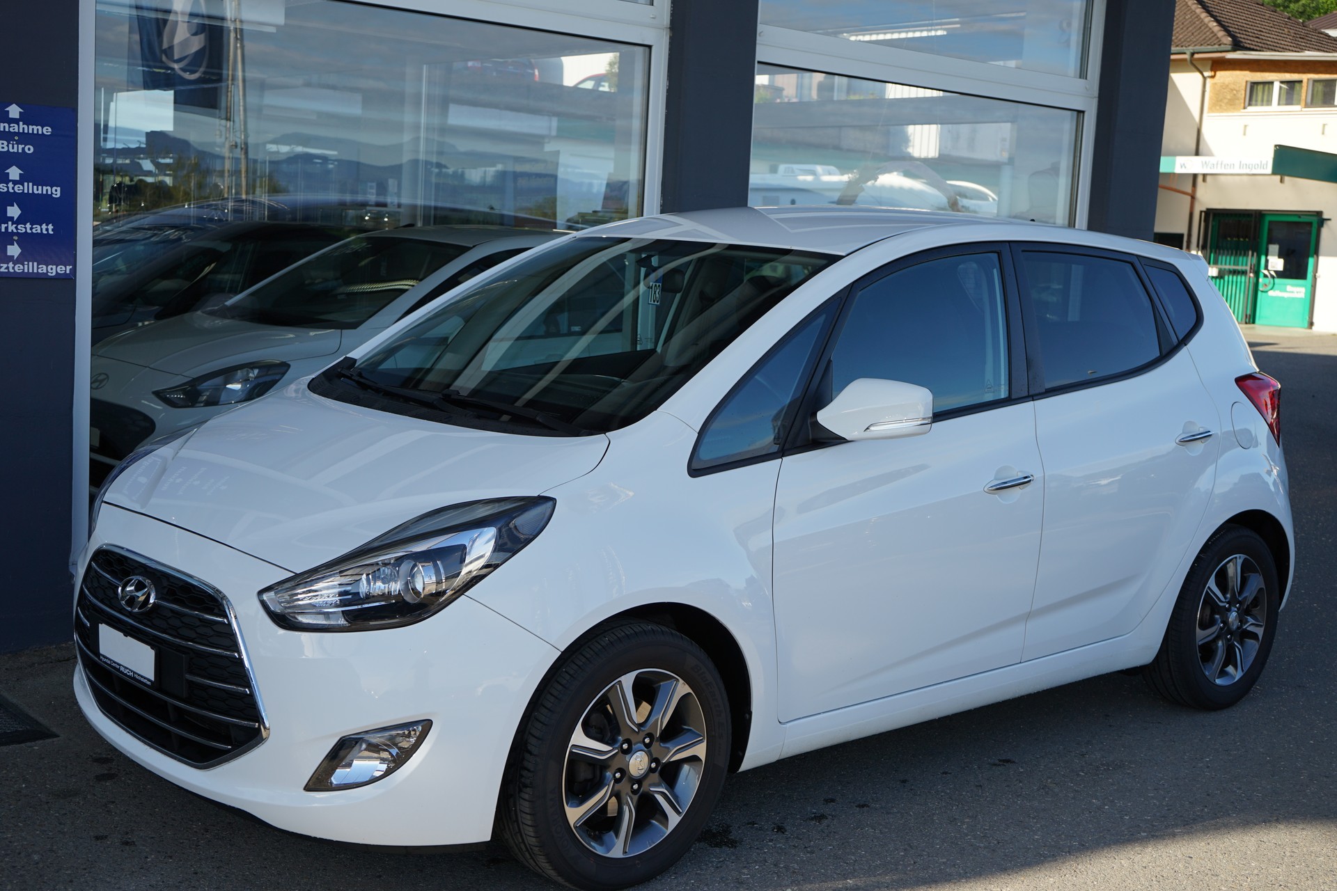 HYUNDAI iX20 1.6 Amplia Automatic-showroom-element-2