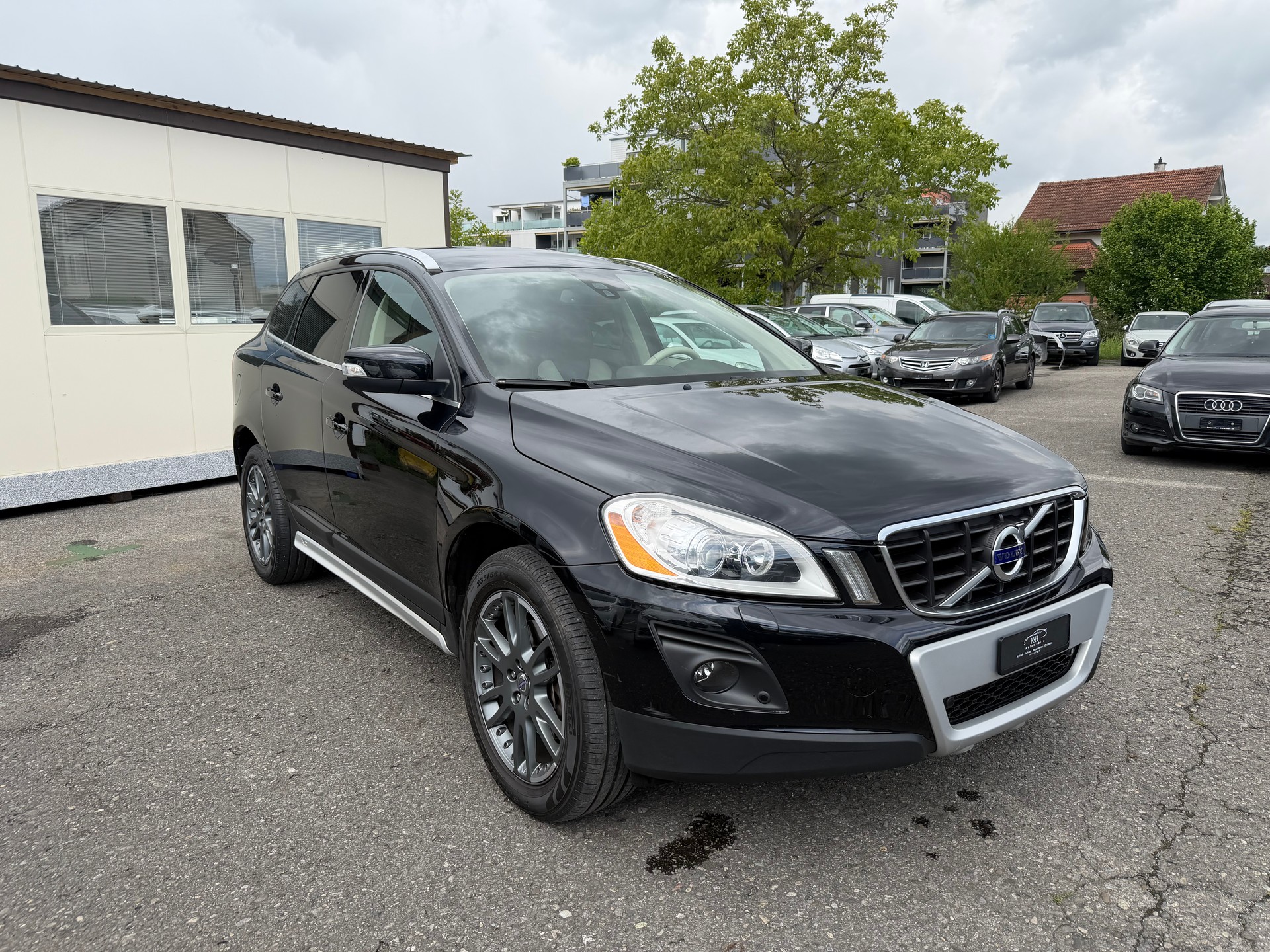VOLVO XC60 D5 AWD Geartronic-image-1