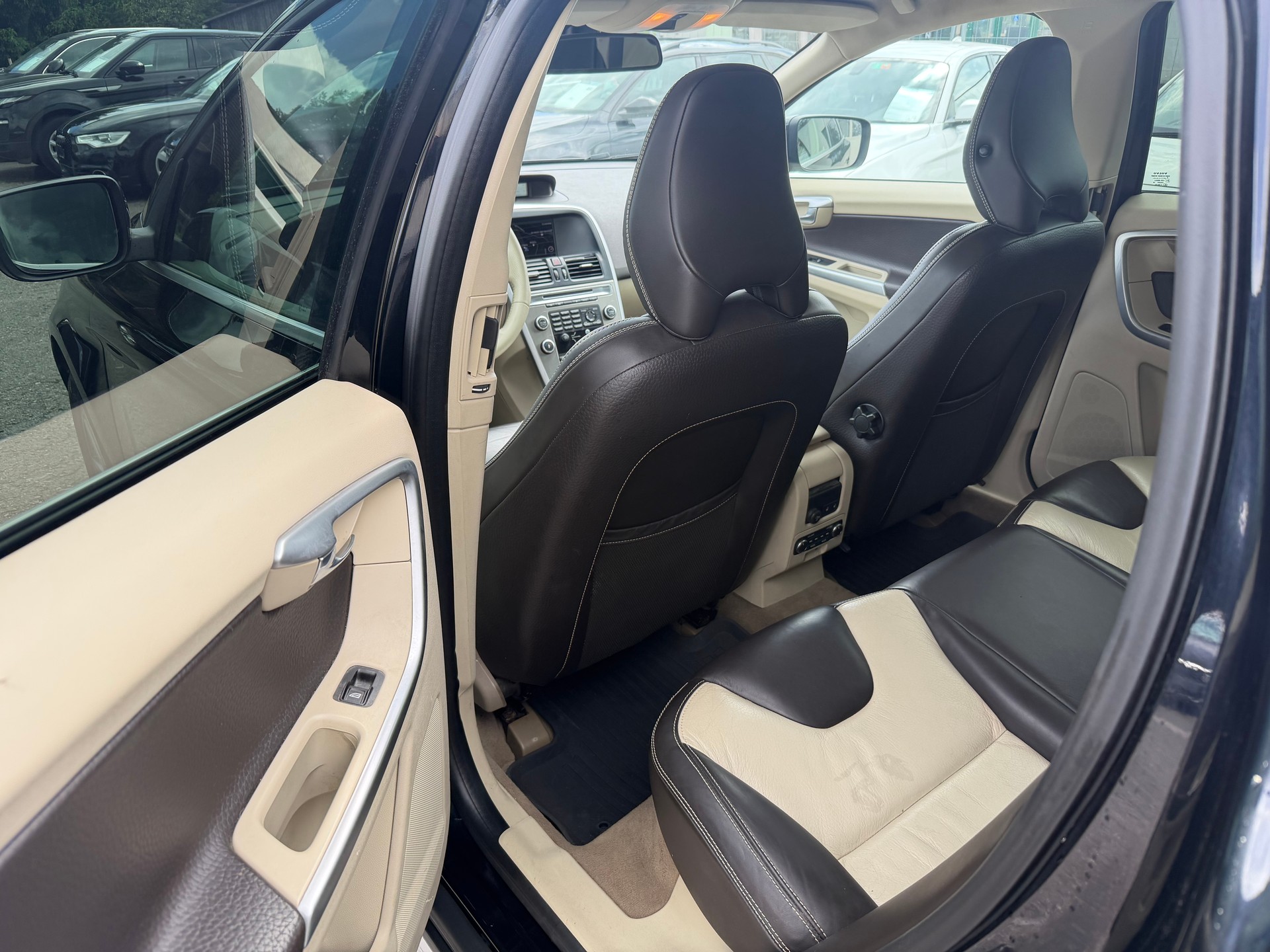 VOLVO XC60 D5 AWD Geartronic-image-9