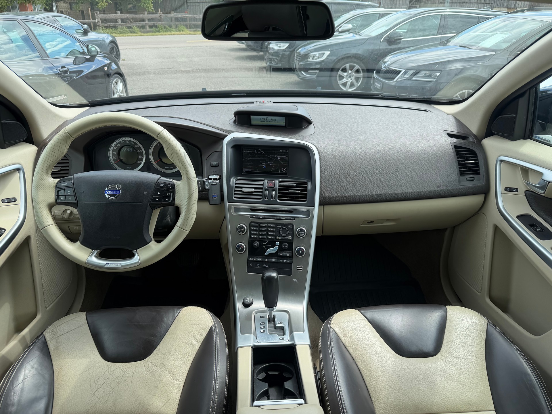 VOLVO XC60 D5 AWD Geartronic-image-10