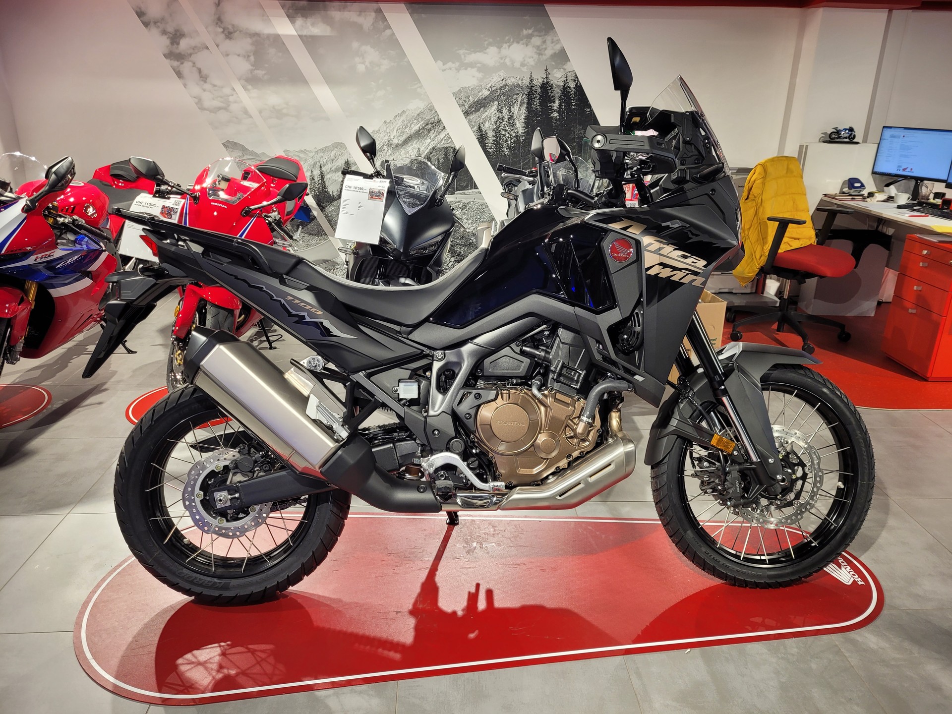 HONDA CRF 1100 Africa Twin-image-1