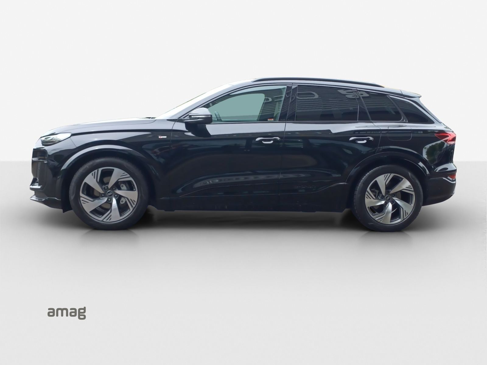AUDI Q6 e-tron quattro-showroom-element-1
