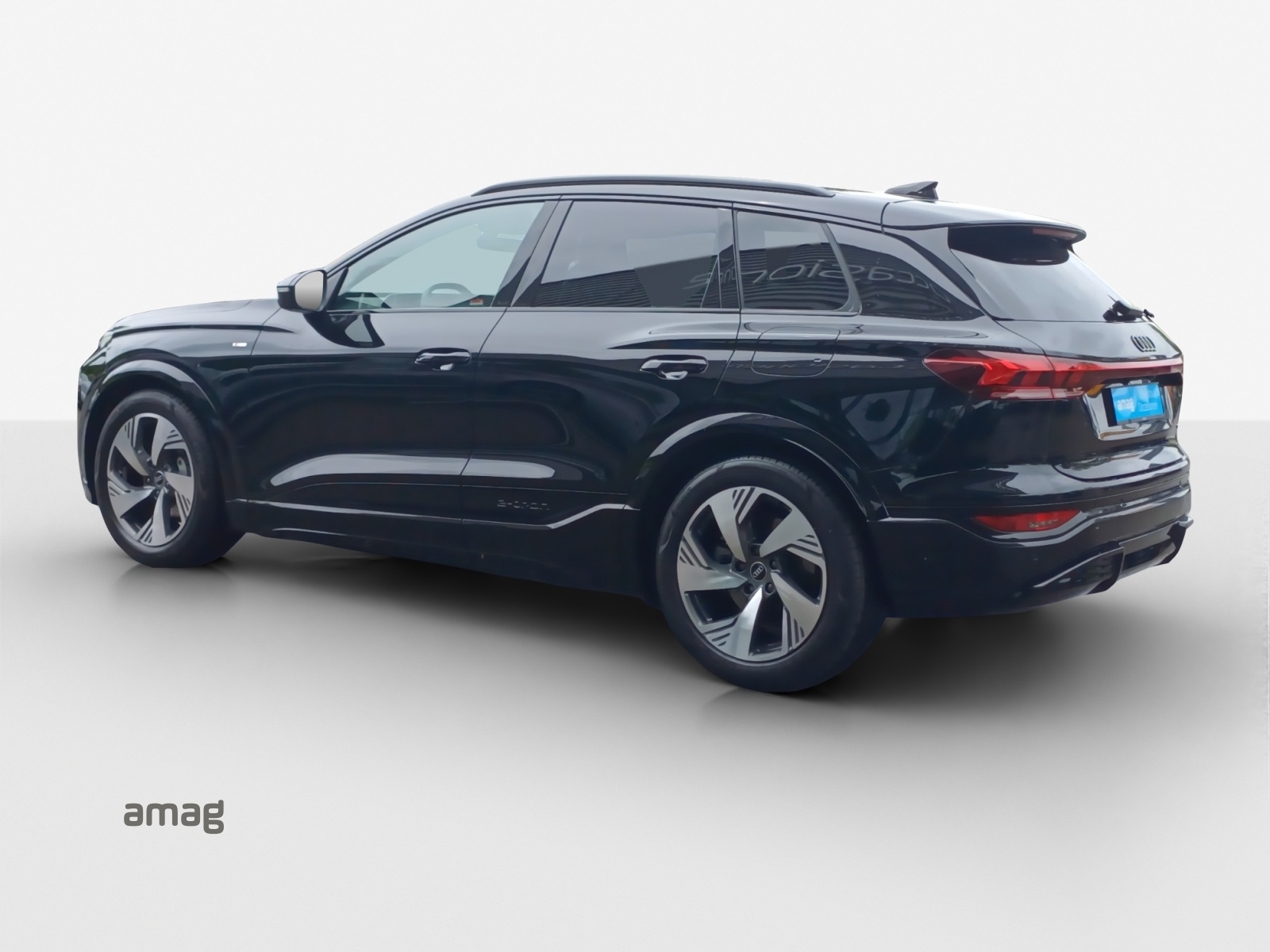 AUDI Q6 e-tron quattro-showroom-element-2