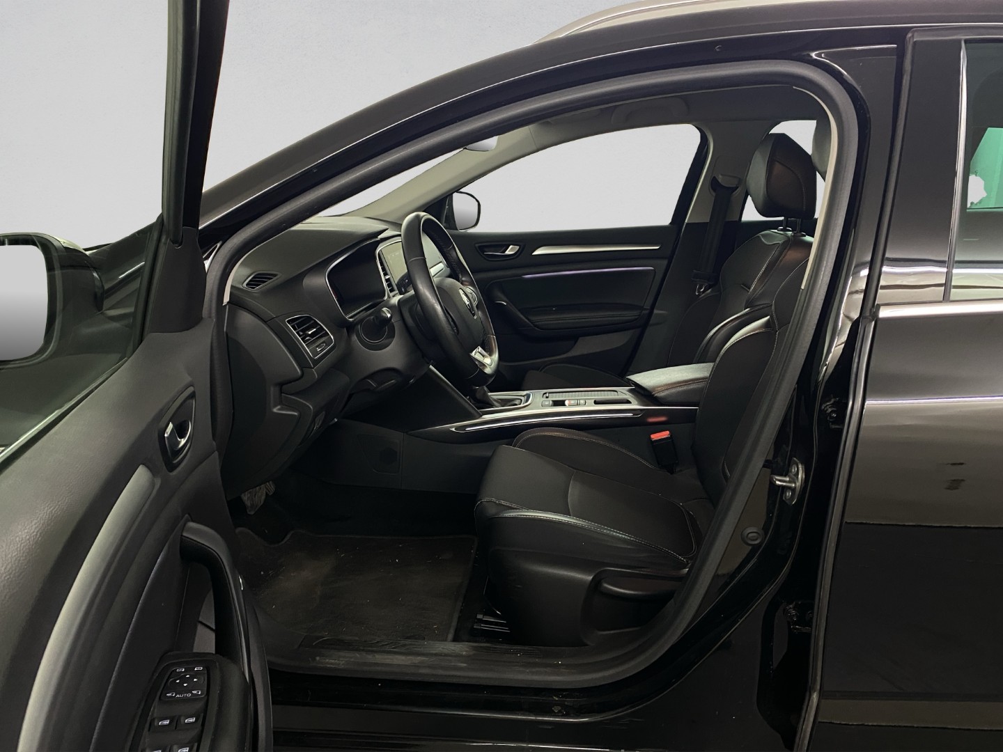 RENAULT Mégane Grandtour 1.3 16V Turbo Techno EDC-image-9