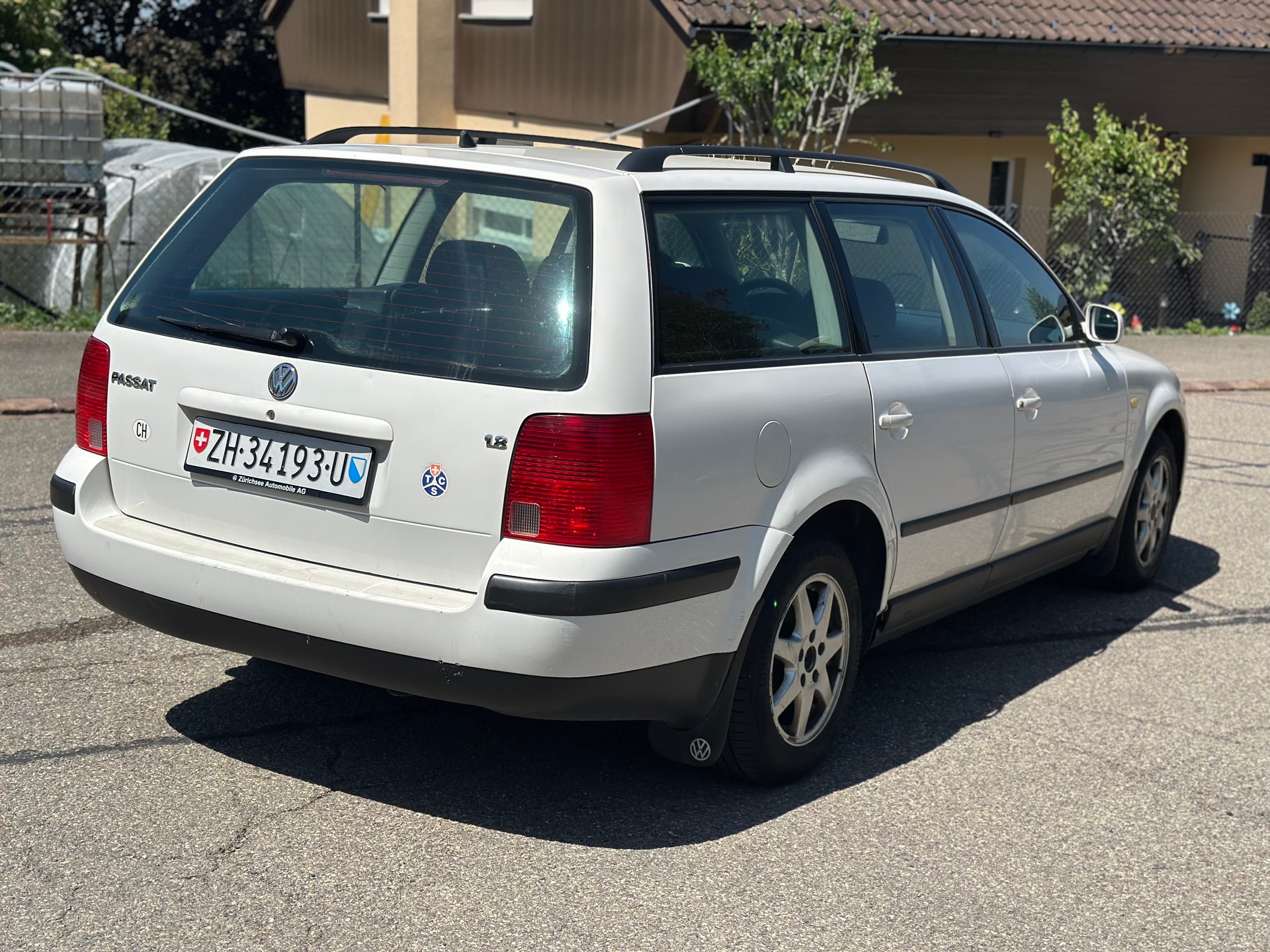 VW Passat Variant 1.8 Trendline-image-5