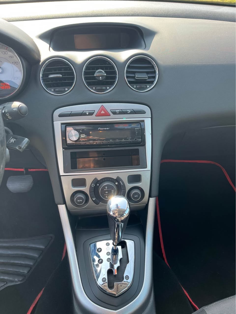 PEUGEOT 308 1.6 16V T XSI Automatic-image-10