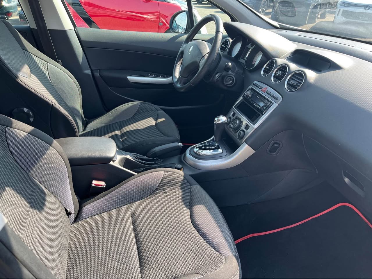 PEUGEOT 308 1.6 16V T XSI Automatic-image-8