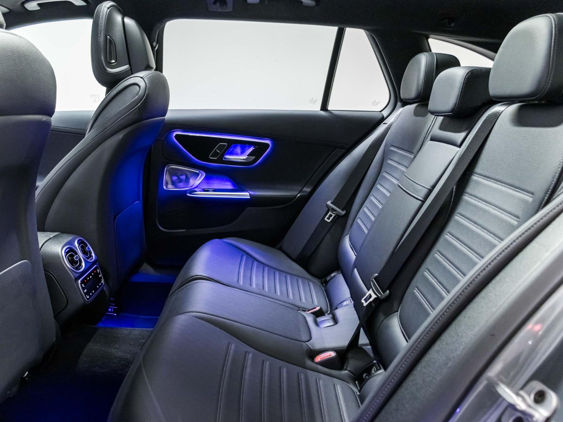 MERCEDES-BENZ C 300 AMG Line 4matic Kombi-image-7